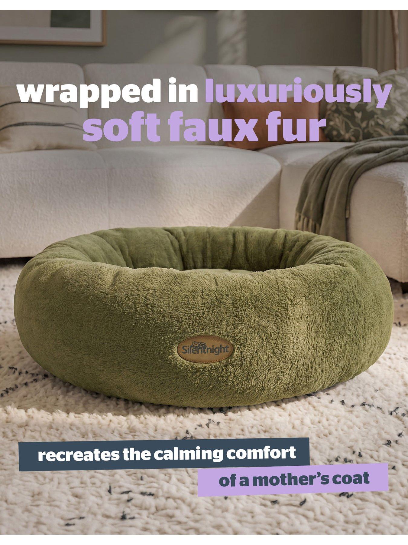 Image 3 of 7 of Silentnight Luxury Faux Fur Calming Donut Bed - Green