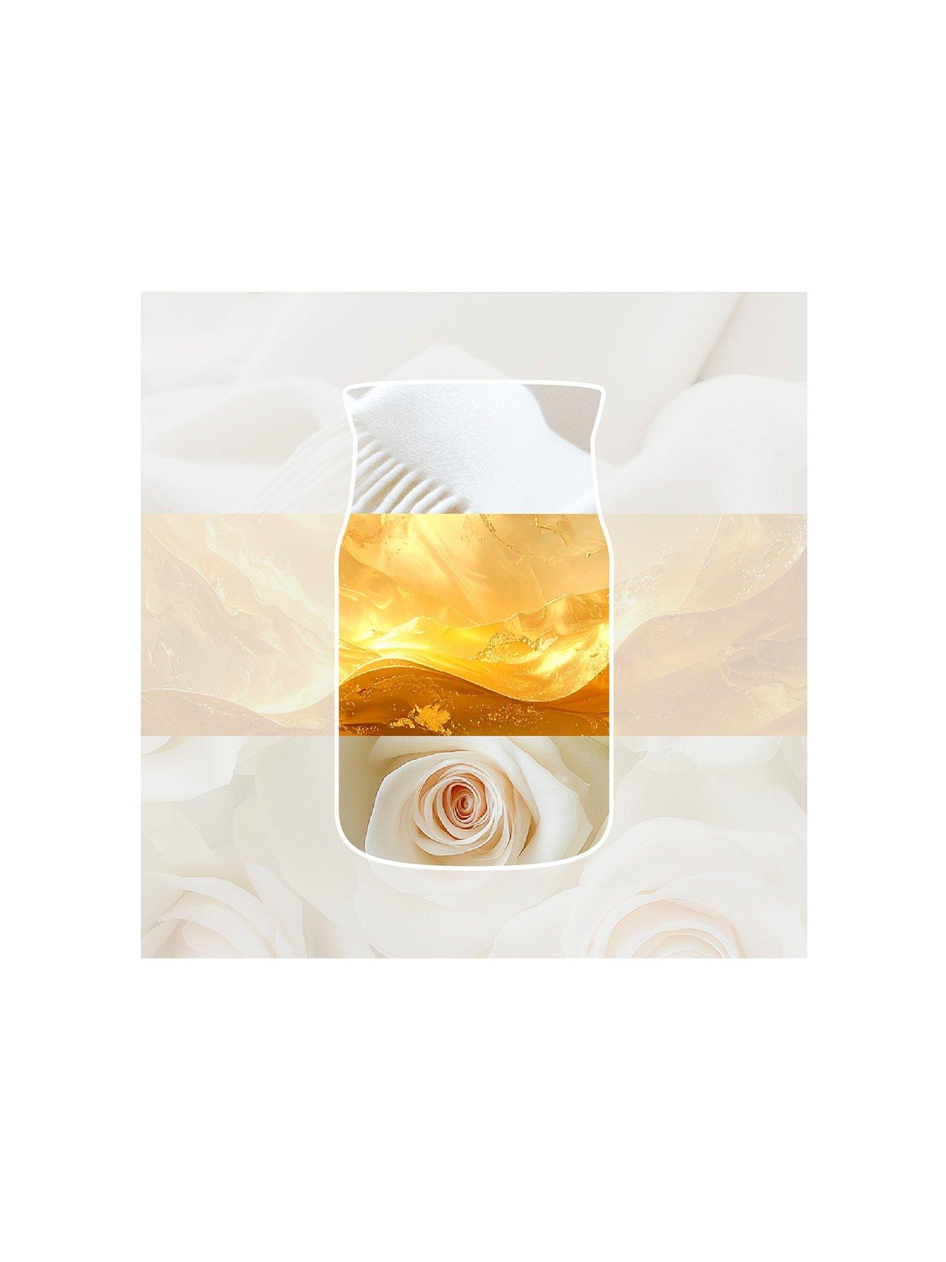 Image 2 of 5 of Yankee Candle Yankee Soft Blanket Medium Candle