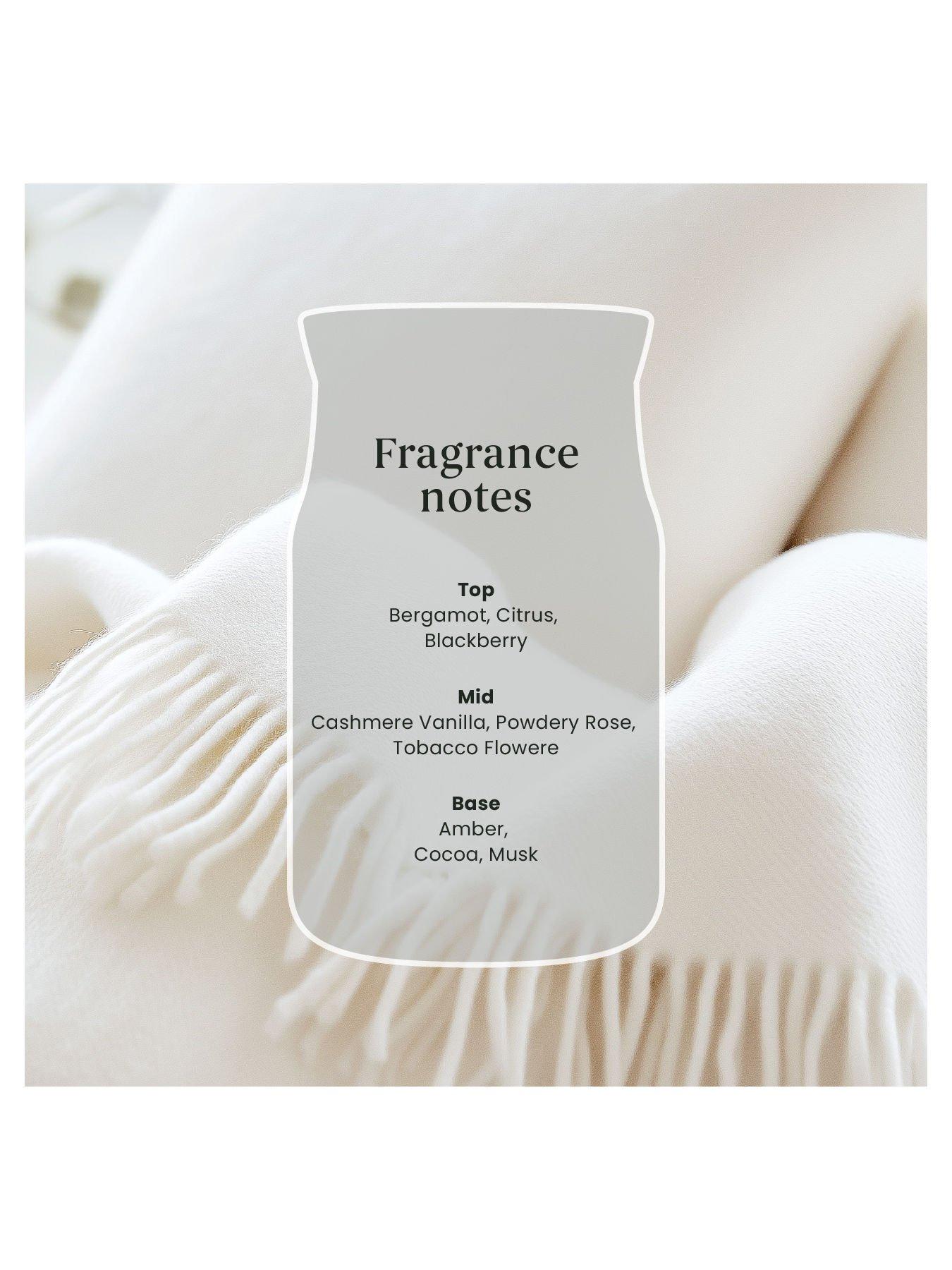 Image 3 of 5 of Yankee Candle Yankee Soft Blanket Medium Candle