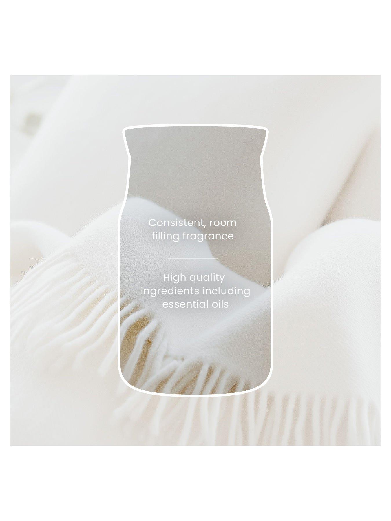 Image 4 of 5 of Yankee Candle Yankee Soft Blanket Medium Candle