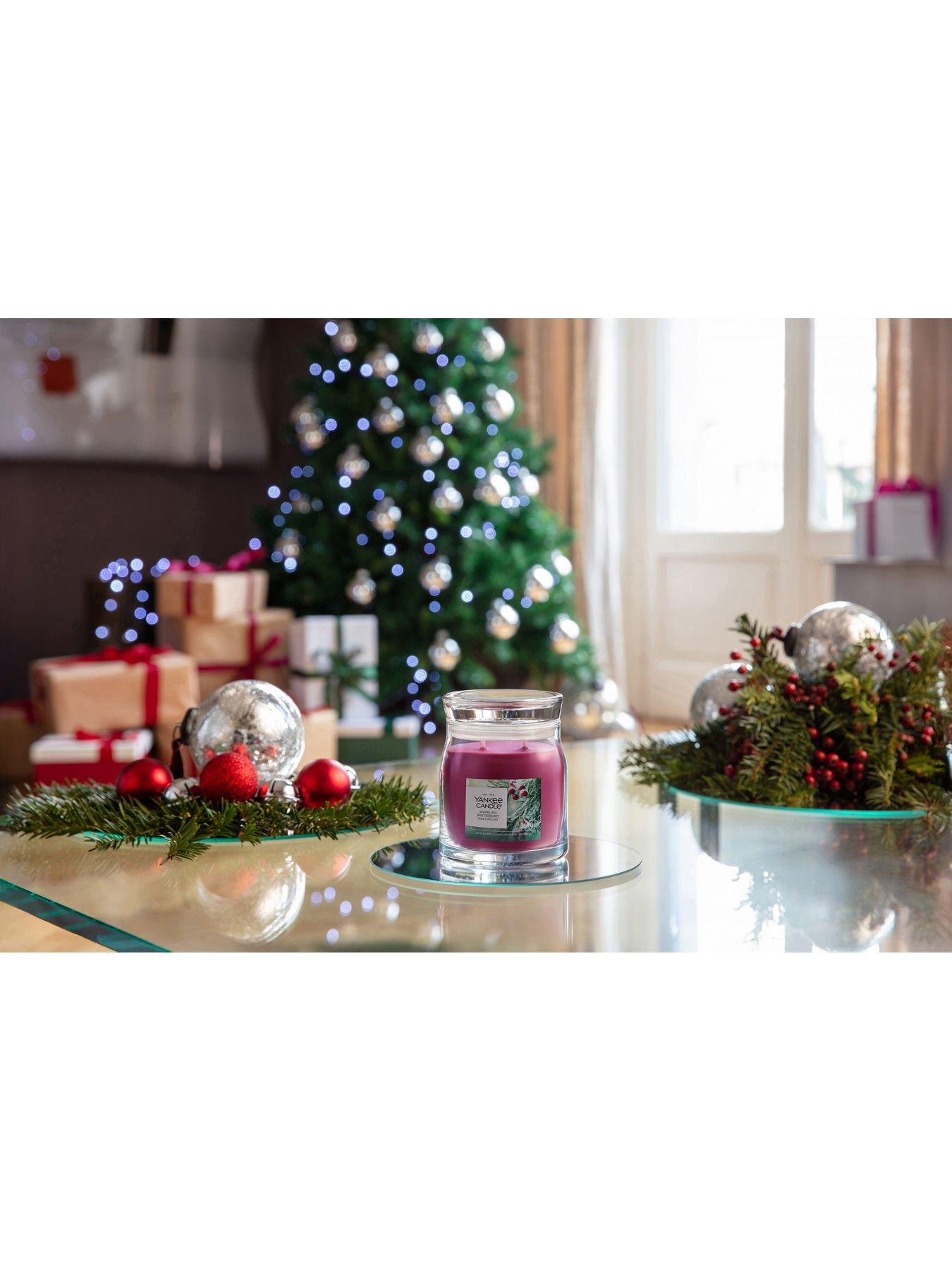 Image 5 of 6 of Yankee Candle Yankee Sparkling Winterberry Medium Candle