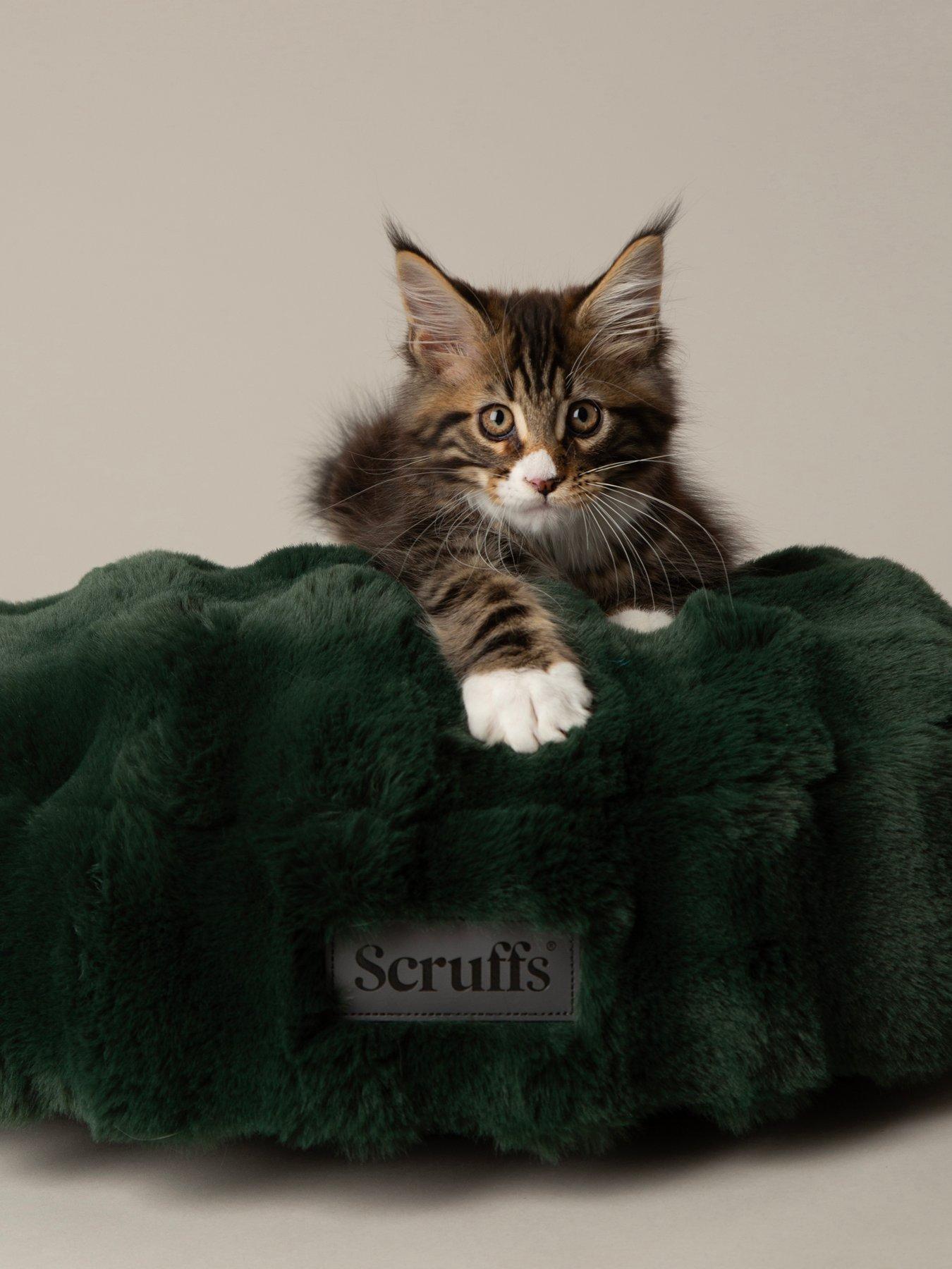 Image 1 of 6 of Scruffs Festive Fur Cat Bed