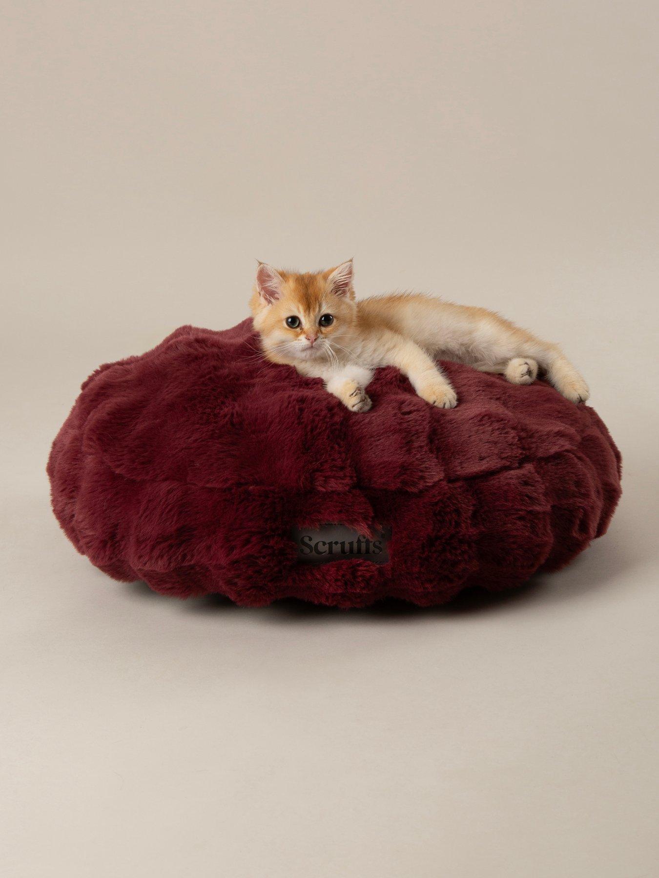 Image 1 of 5 of Scruffs Festive Fur Cat Bed