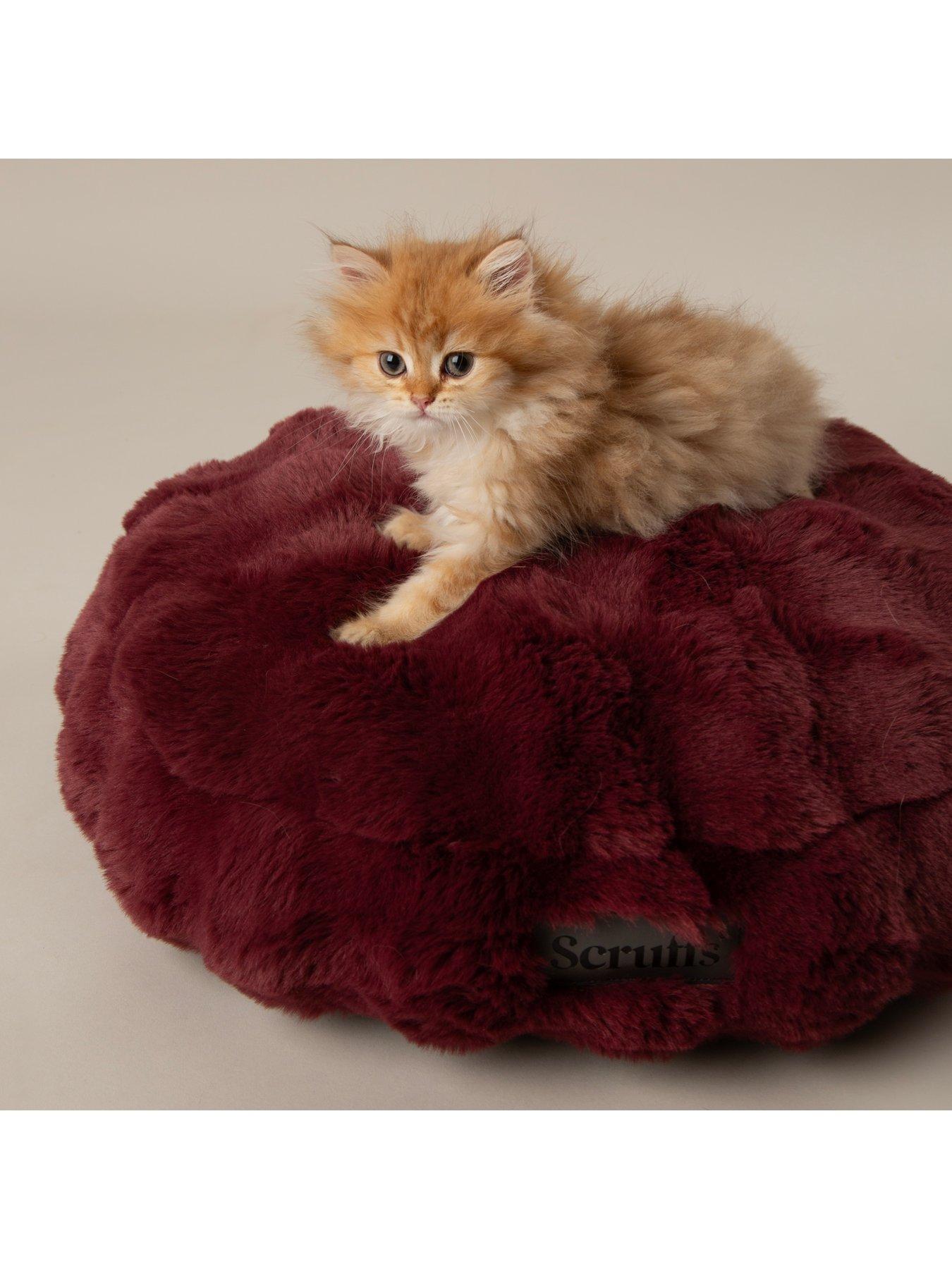 Image 3 of 5 of Scruffs Festive Fur Cat Bed