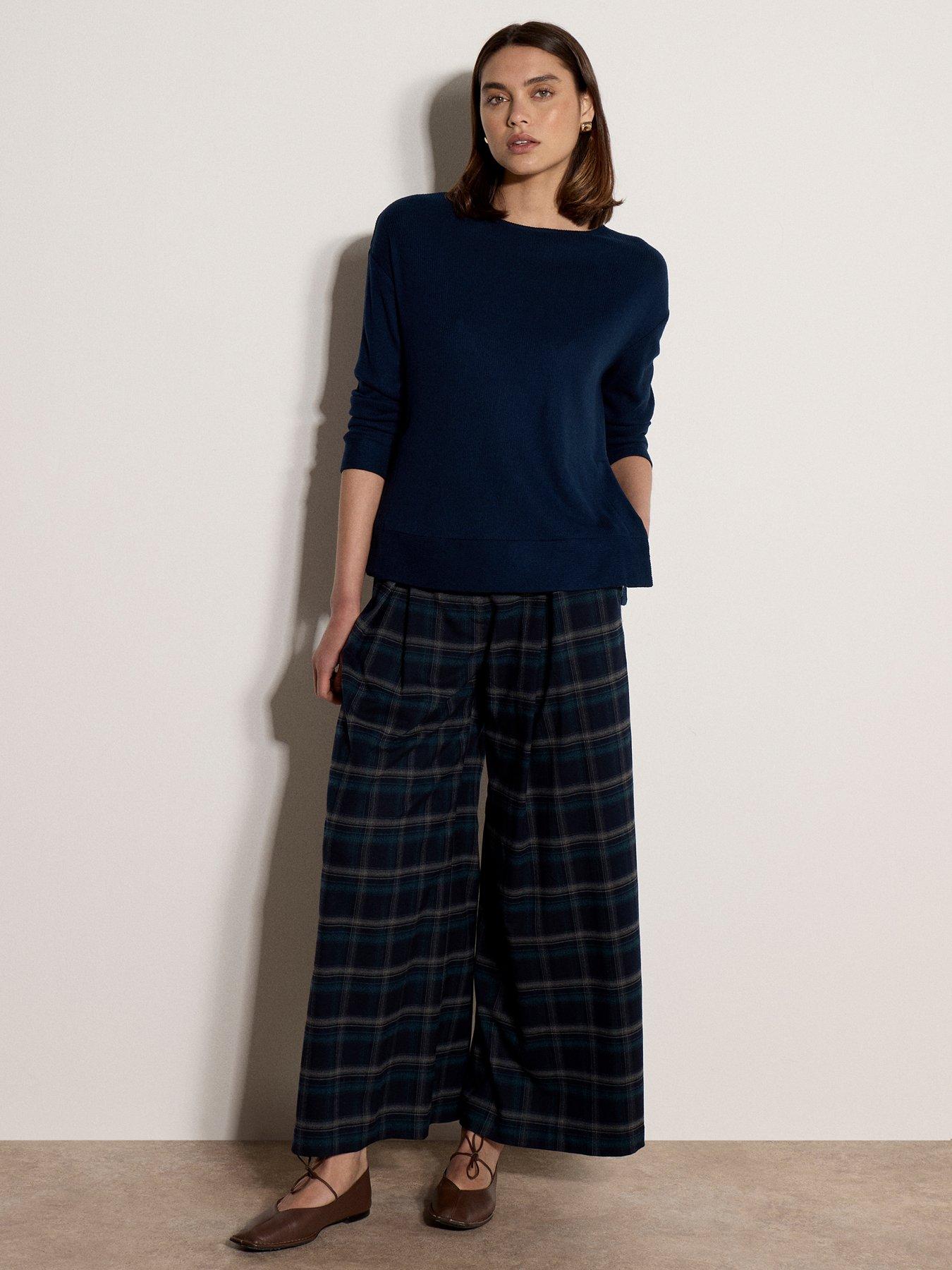 Image 3 of 4 of Apricot Soft Touch Rib Side Split Top - Navy