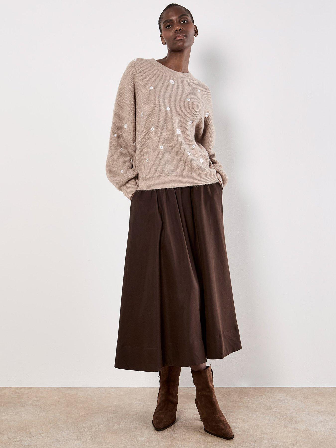 Image 3 of 5 of Apricot Apricot Daisy Embroidered Ribbed Jumper