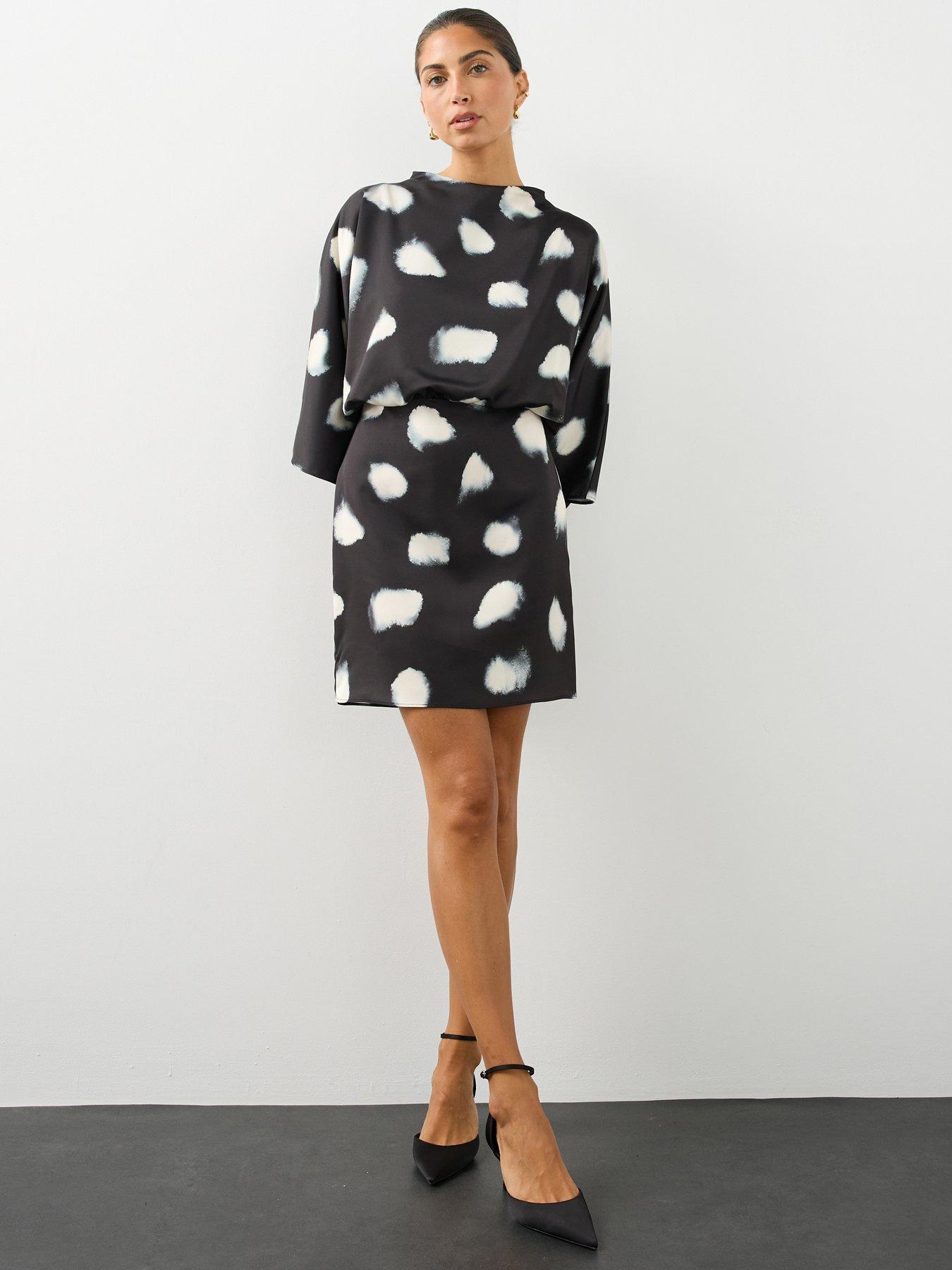 Image 1 of 7 of The Very Collection Womens Batwing Print Mini Dress - Printed