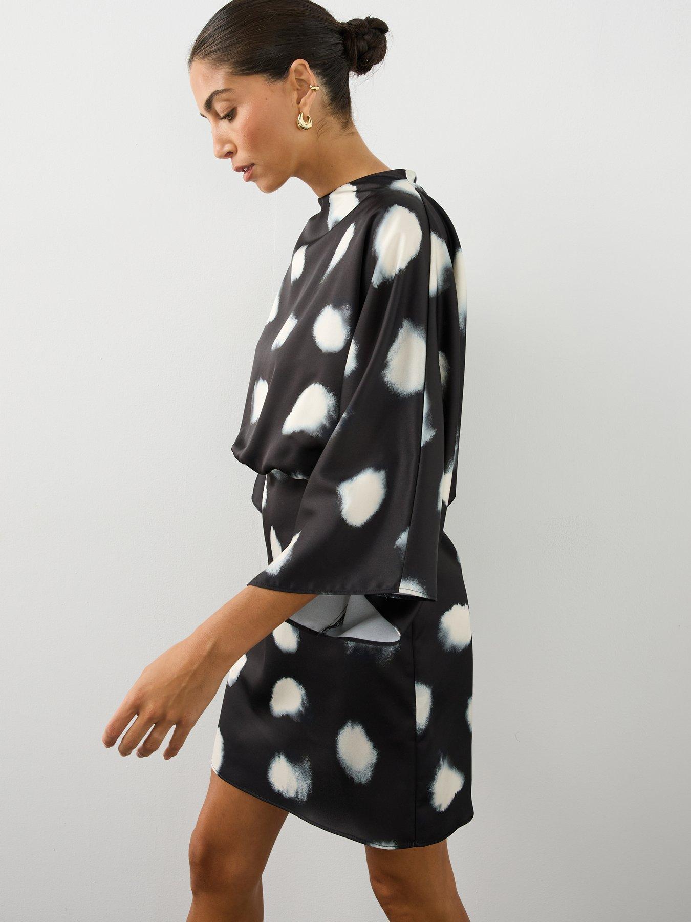 Image 5 of 7 of The Very Collection Womens Batwing Print Mini Dress - Printed