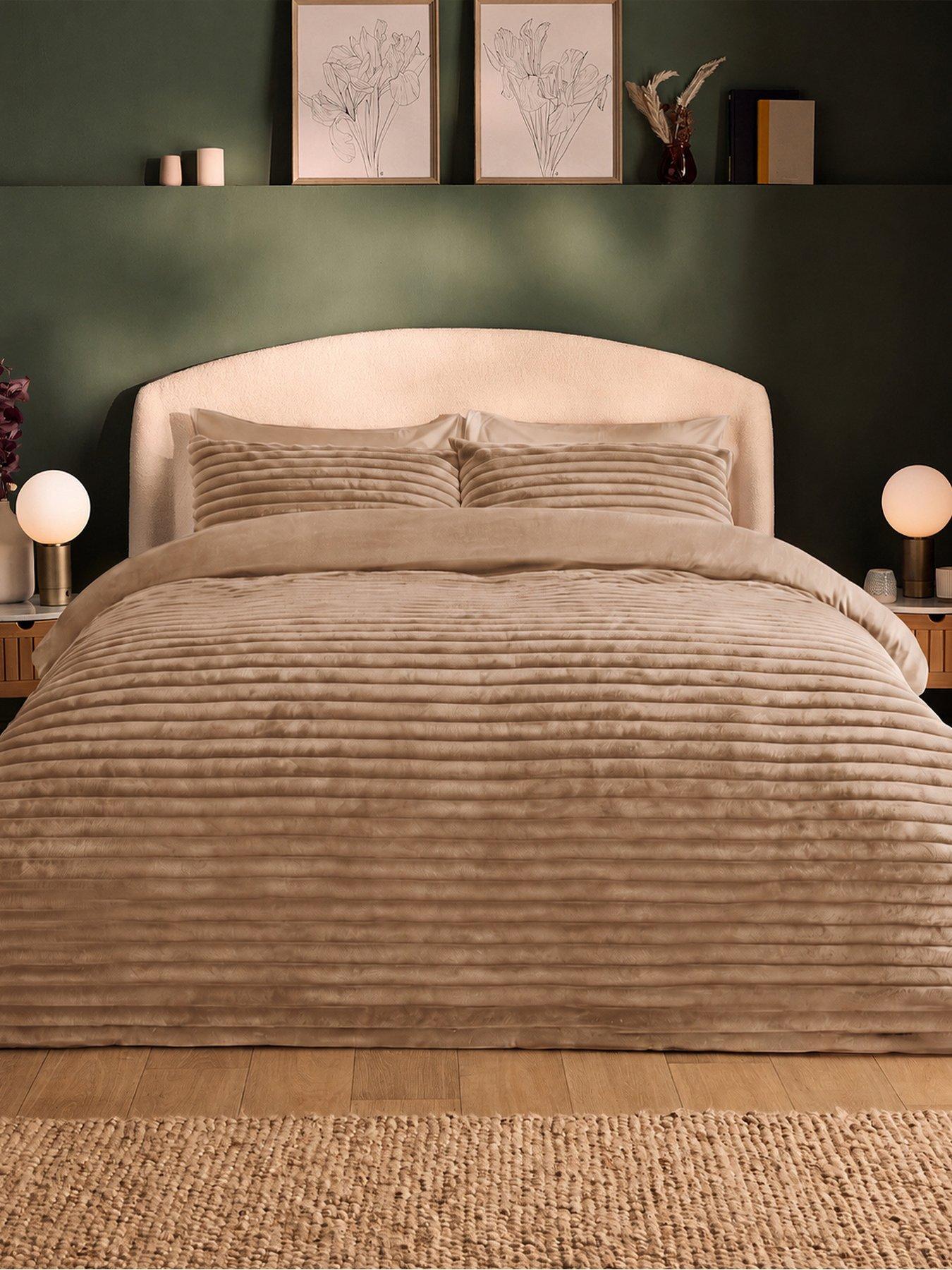 Image 1 of 7 of Silentnight Faux Fur Duvet Set - Natural