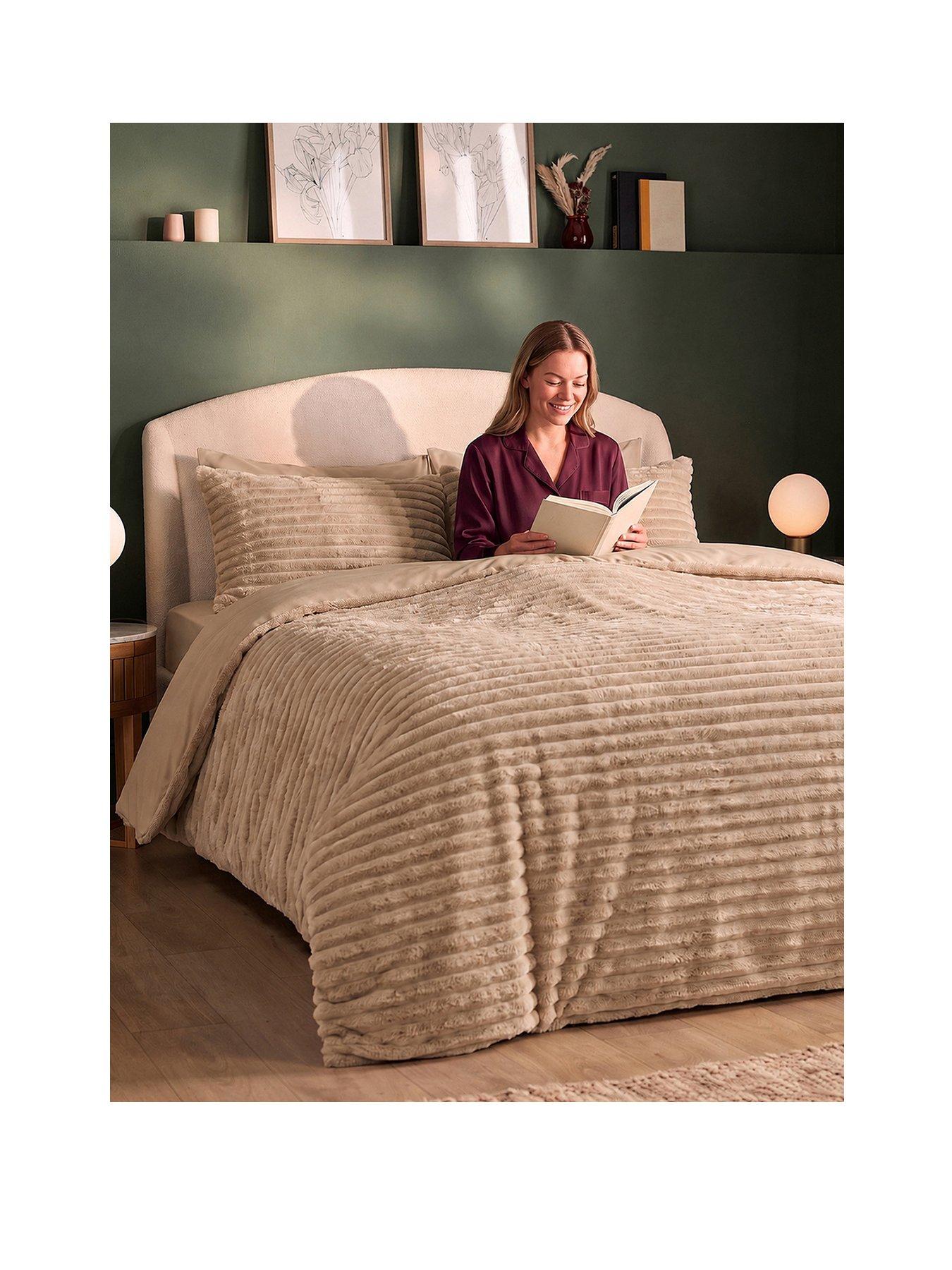 Image 2 of 7 of Silentnight Faux Fur Duvet Set - Natural