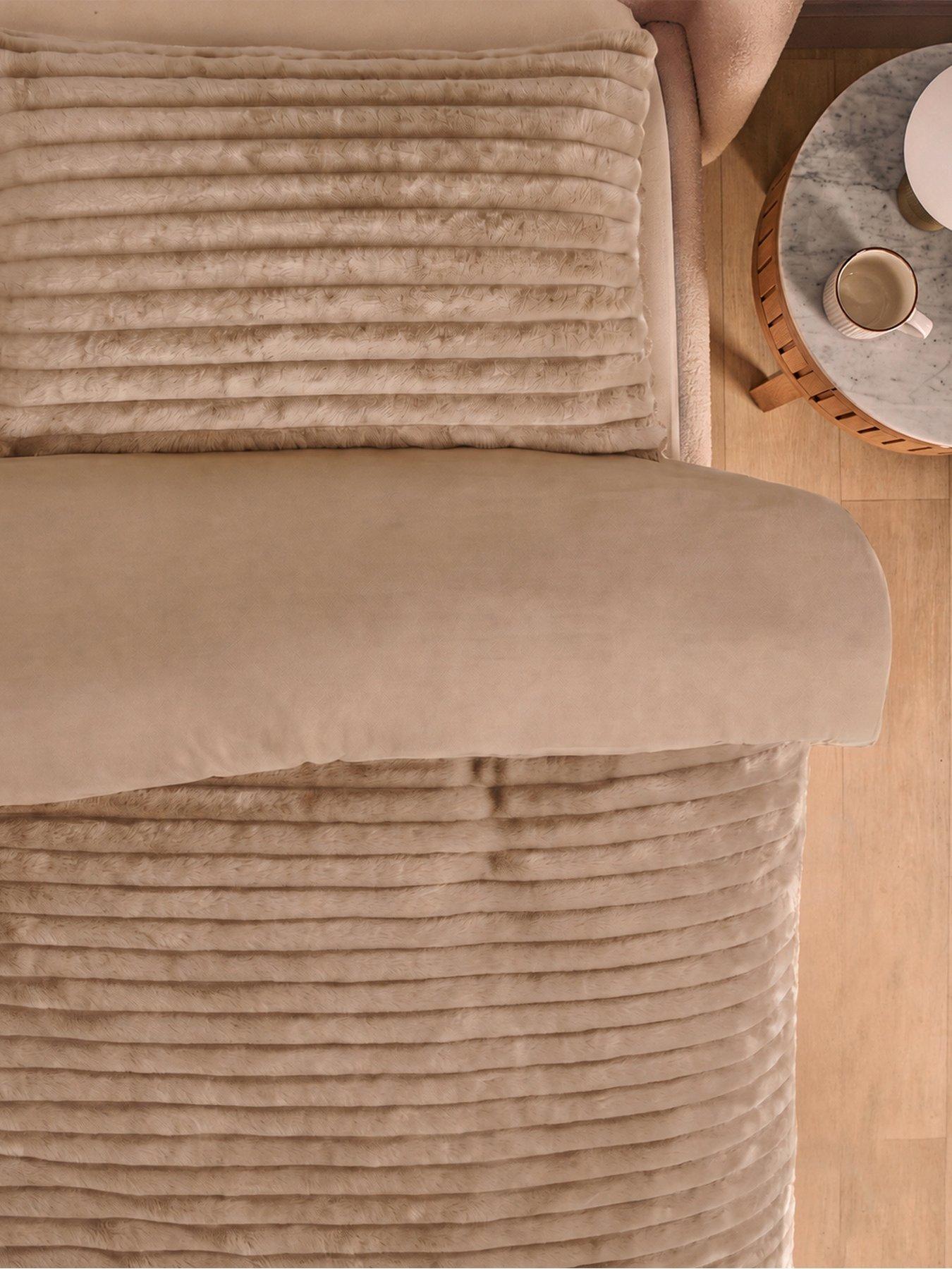 Image 4 of 7 of Silentnight Faux Fur Duvet Set - Natural