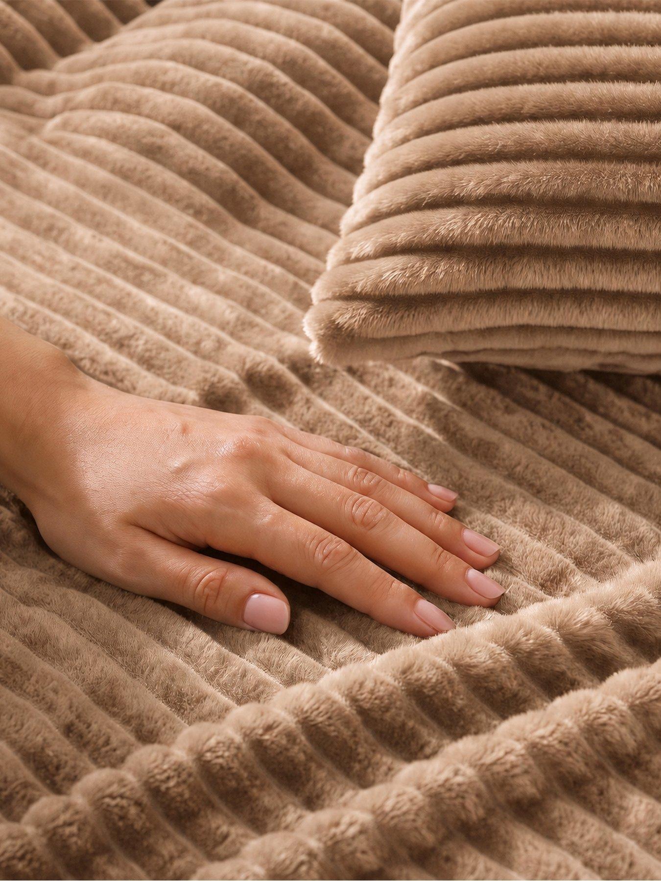 Image 5 of 7 of Silentnight Faux Fur Duvet Set - Natural