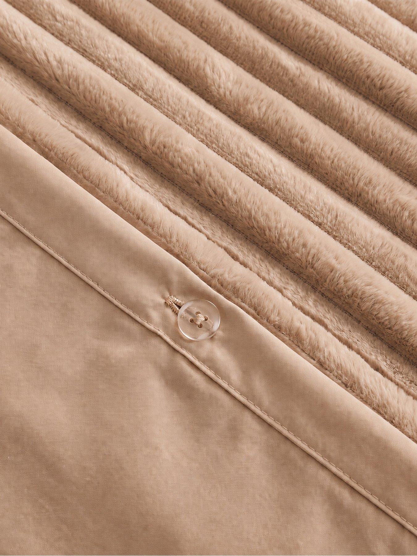 Image 6 of 7 of Silentnight Faux Fur Duvet Set - Natural