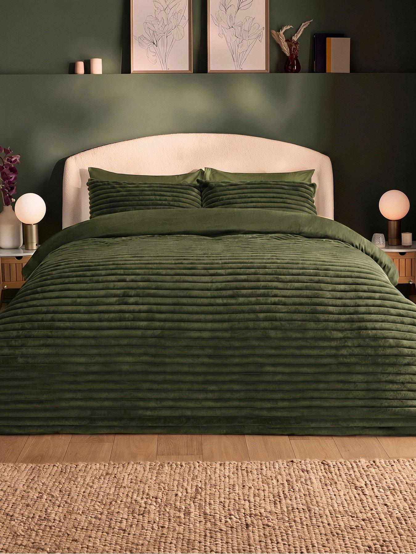 Image 1 of 7 of Silentnight Faux Fur Duvet Set - Moss