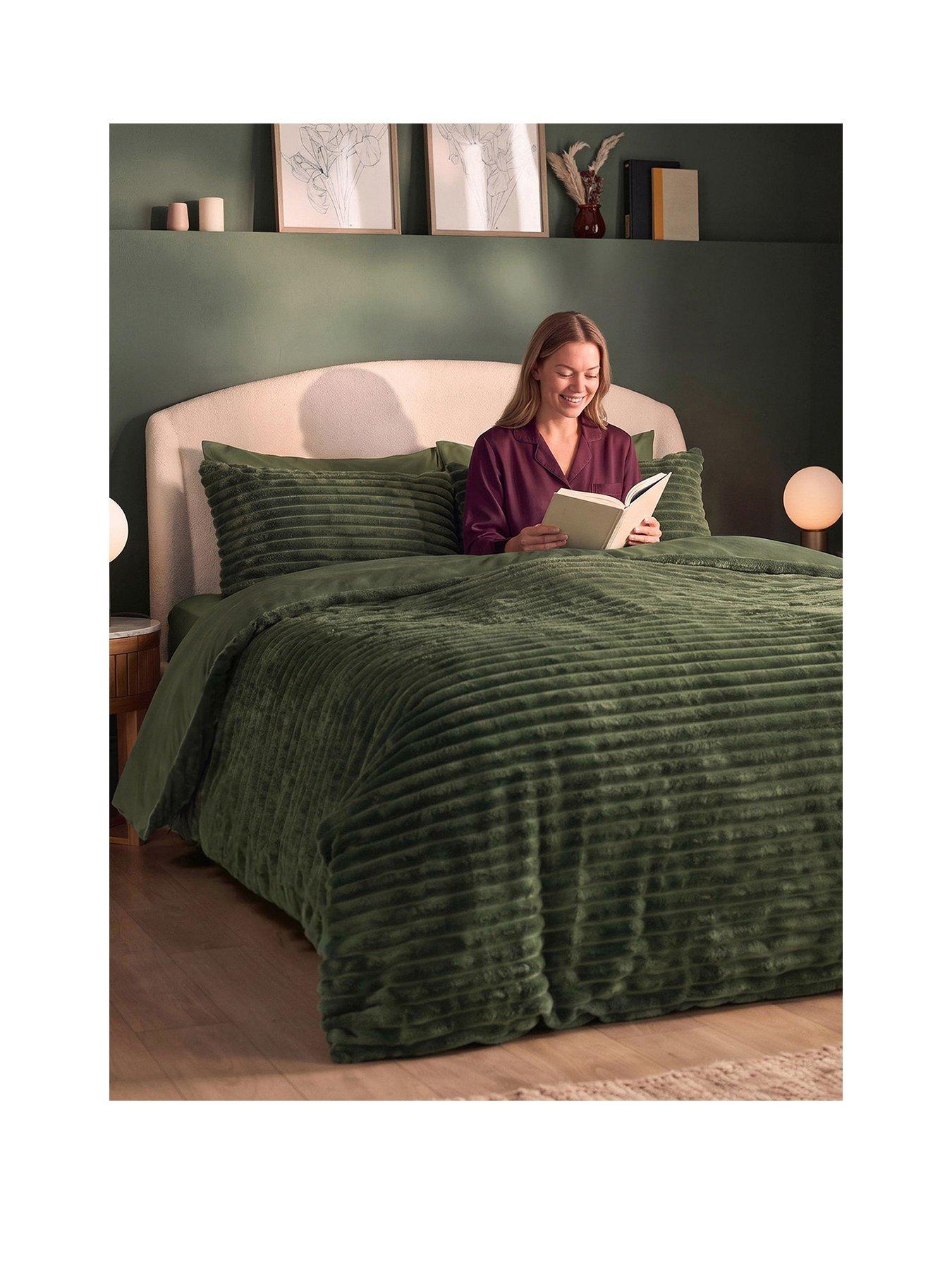 Image 2 of 7 of Silentnight Faux Fur Duvet Set - Moss