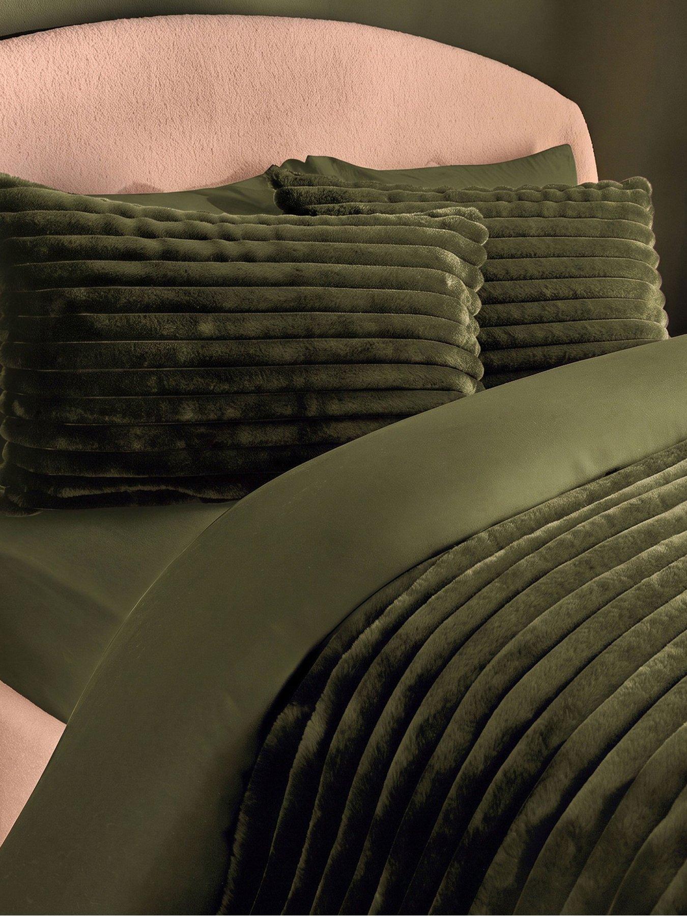 Image 3 of 7 of Silentnight Faux Fur Duvet Set - Moss
