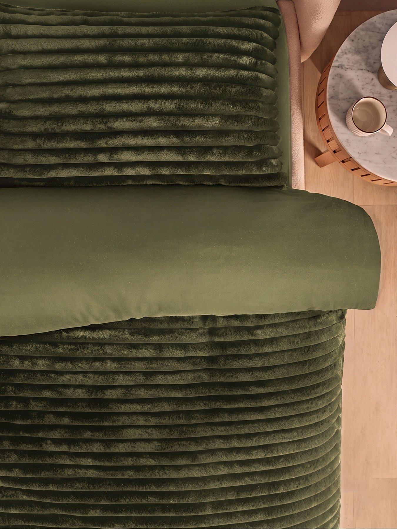 Image 4 of 7 of Silentnight Faux Fur Duvet Set - Moss