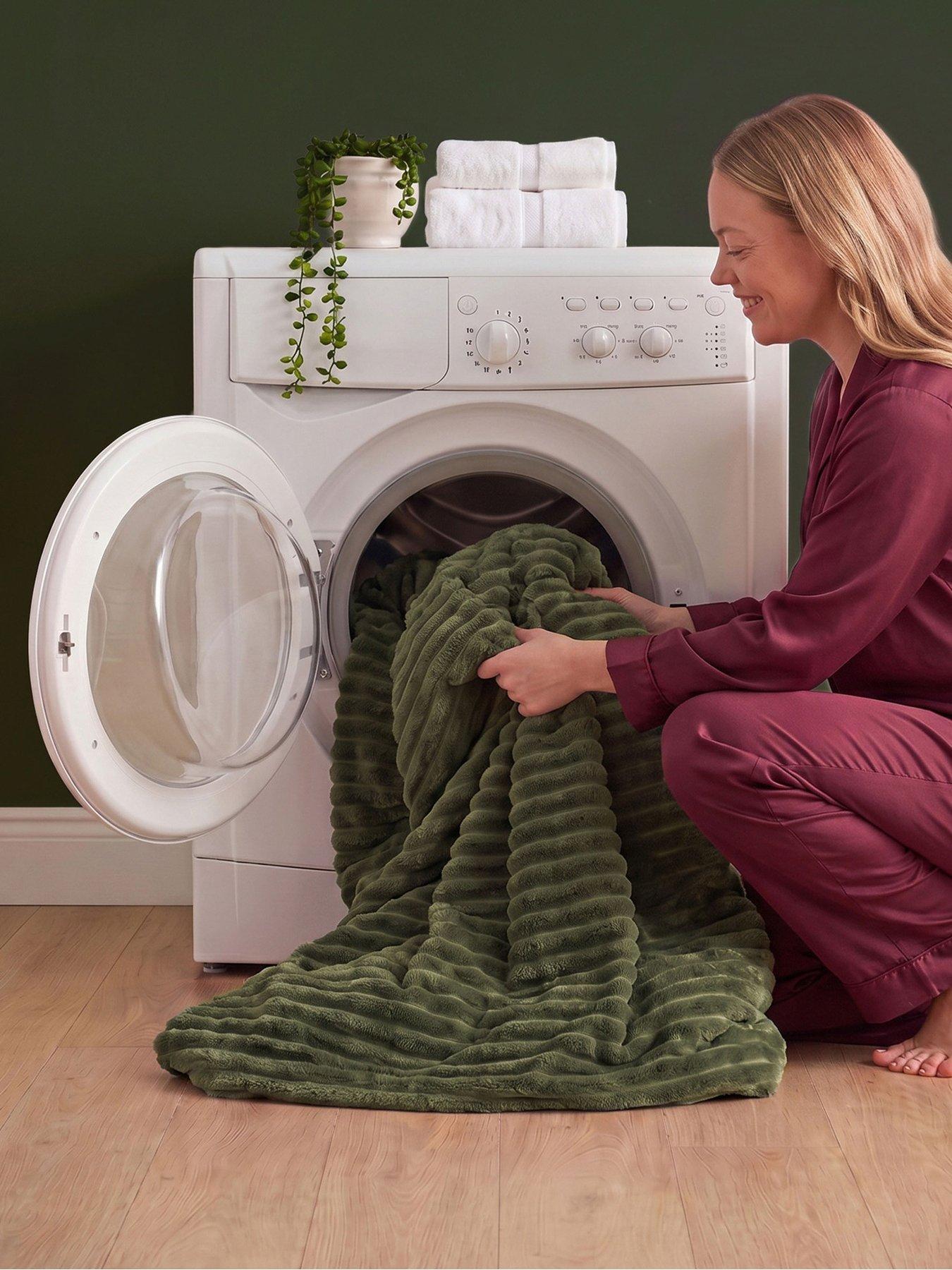 Image 7 of 7 of Silentnight Faux Fur Duvet Set - Moss