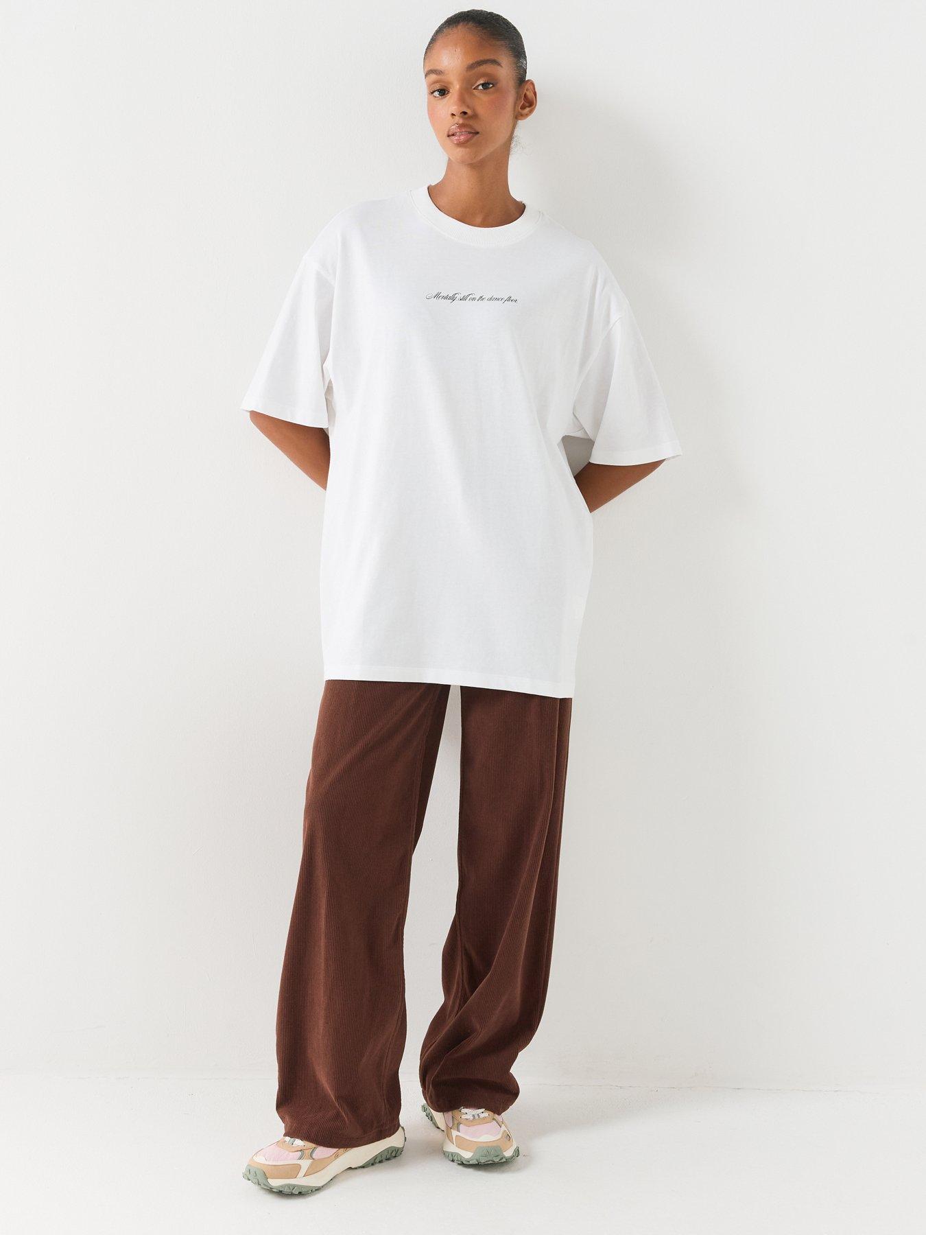Image 3 of 6 of HUGO Oversized T-shirt - White