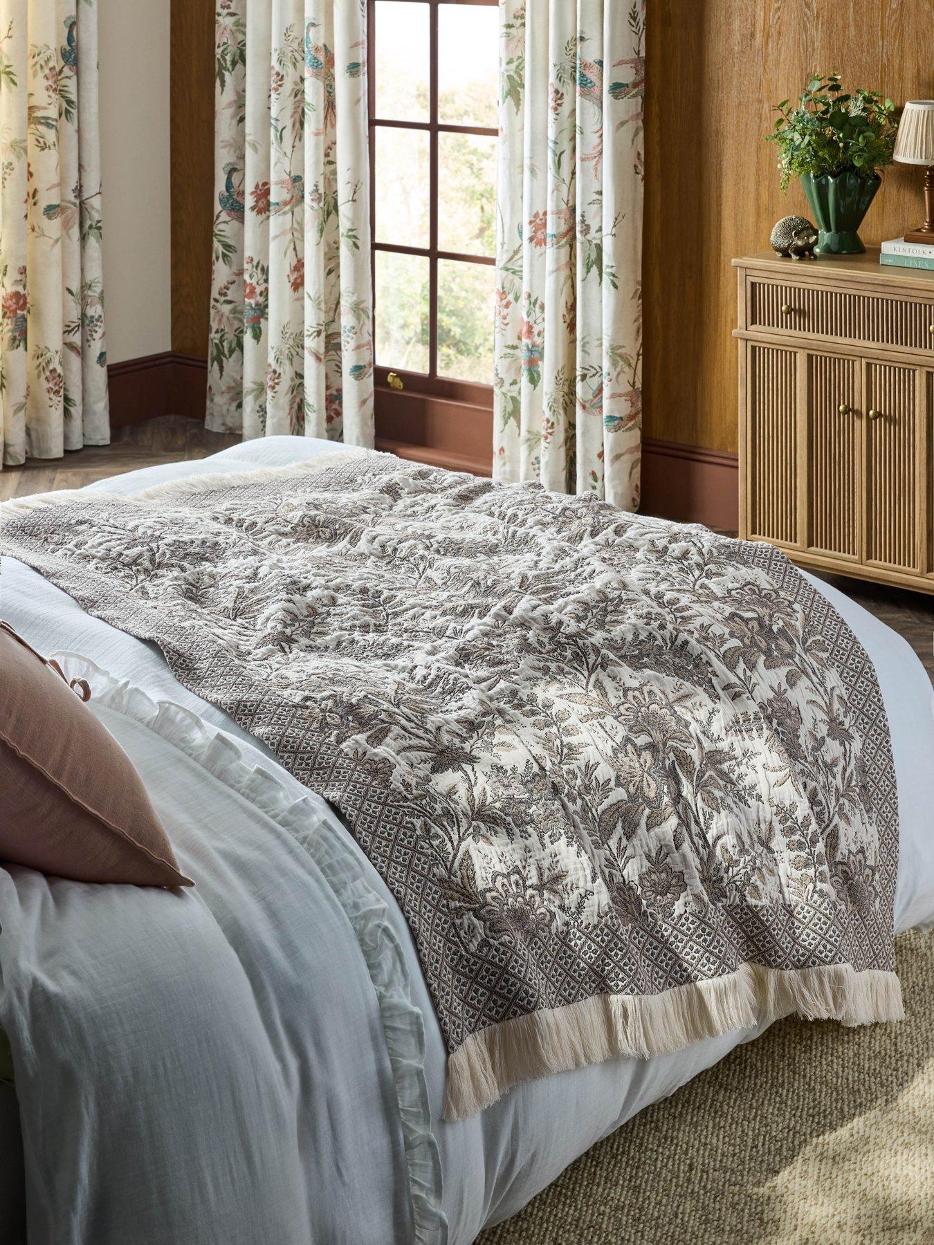 Laura Ashley Marlbrook Jacquard Throw 120x170Cm