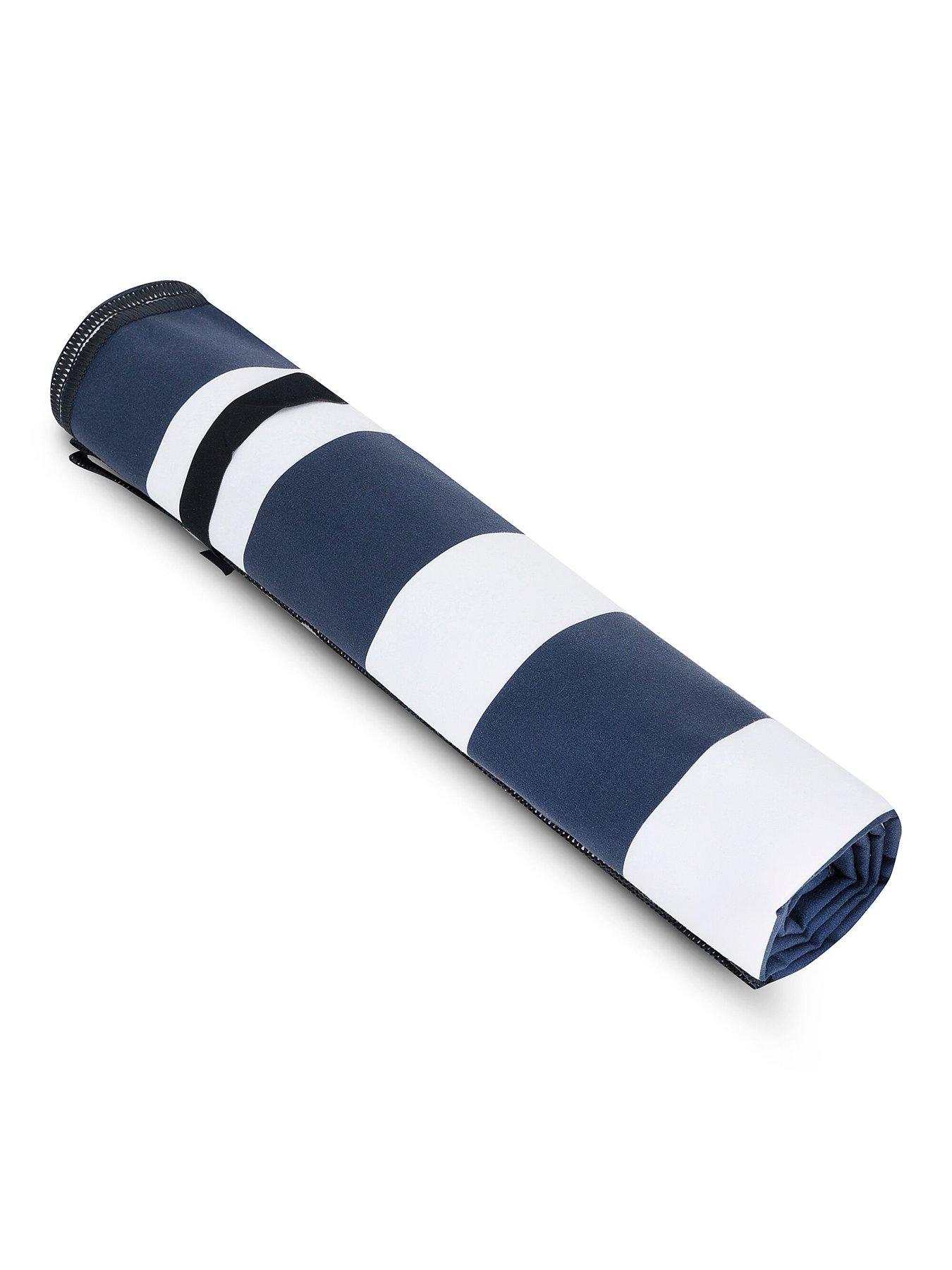 Image 4 of 4 of Regatta Printed Microfibre Beach Towel
