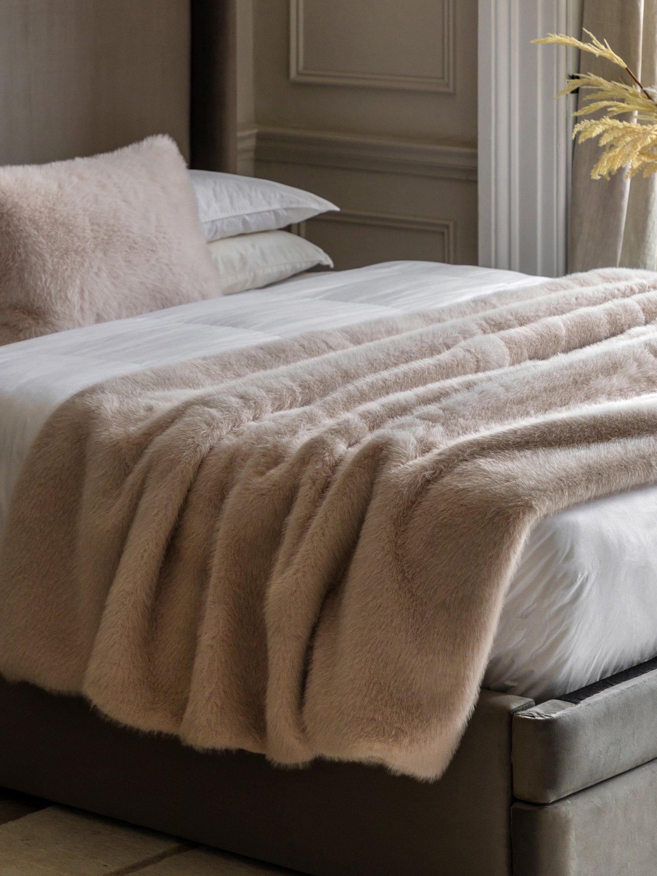 Gallery Direct Maple Faux Fur Throw Oatmeal 130x150cm