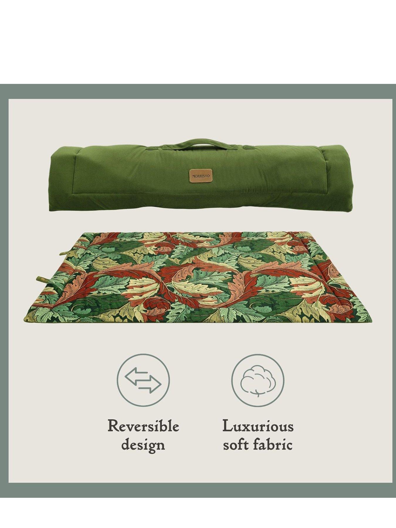 Image 2 of 6 of William Morris William Morris Acanthus Print Christmas Travel Mat
