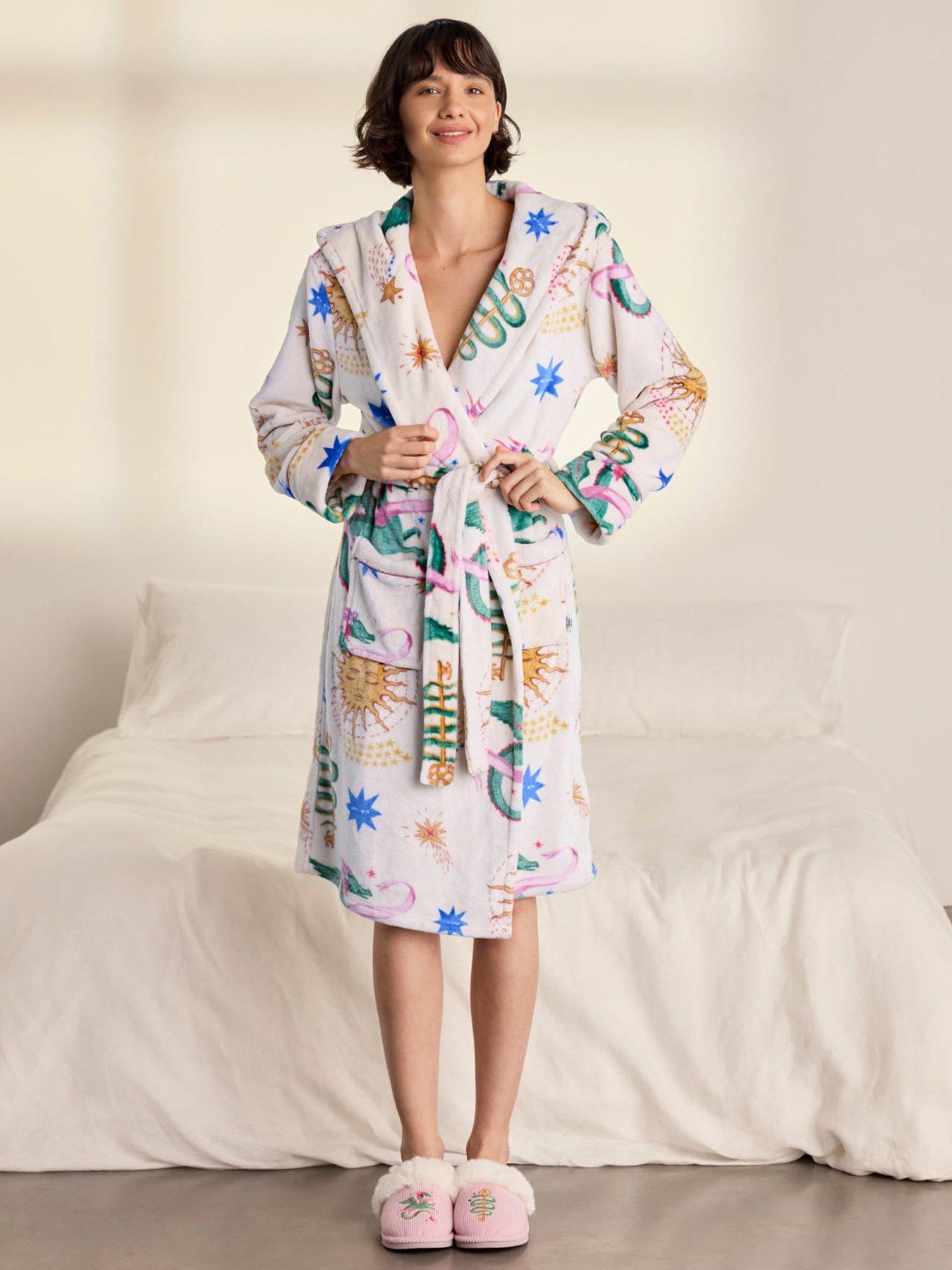 CHELSEA PEERS Fleece Mythical Dragon Print Hooded Dressing Gown - Off White