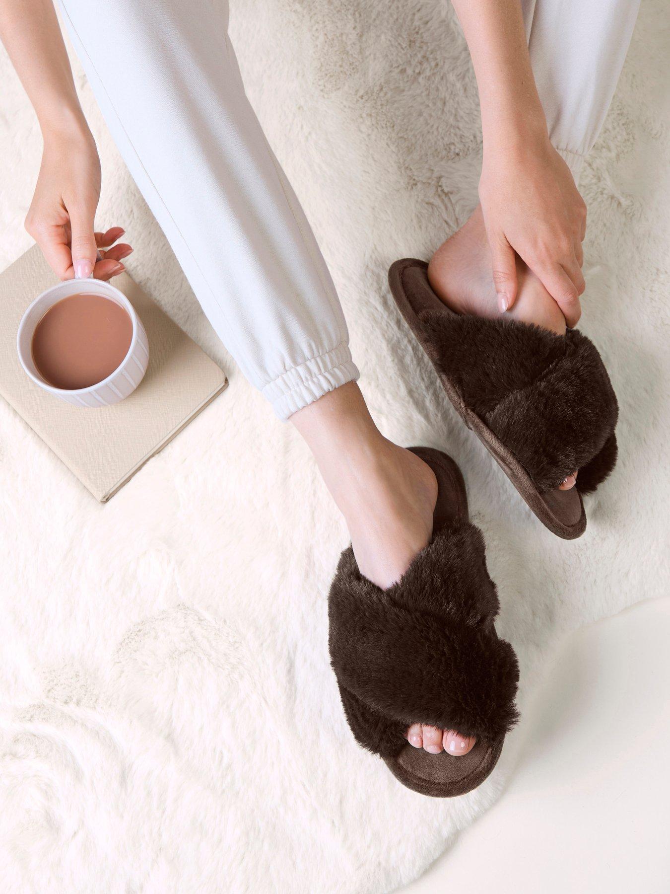 Image 4 of 5 of TOTES Totes Crossover Faux Fur Slider Slippers - Chocolate