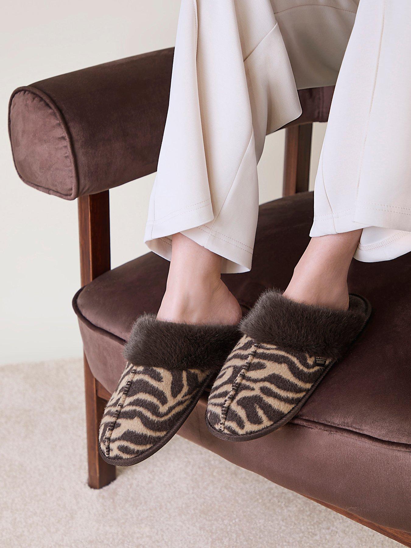 Image 5 of 5 of Totes Isotoner Womens Animal Print Mule Slippers - Brown