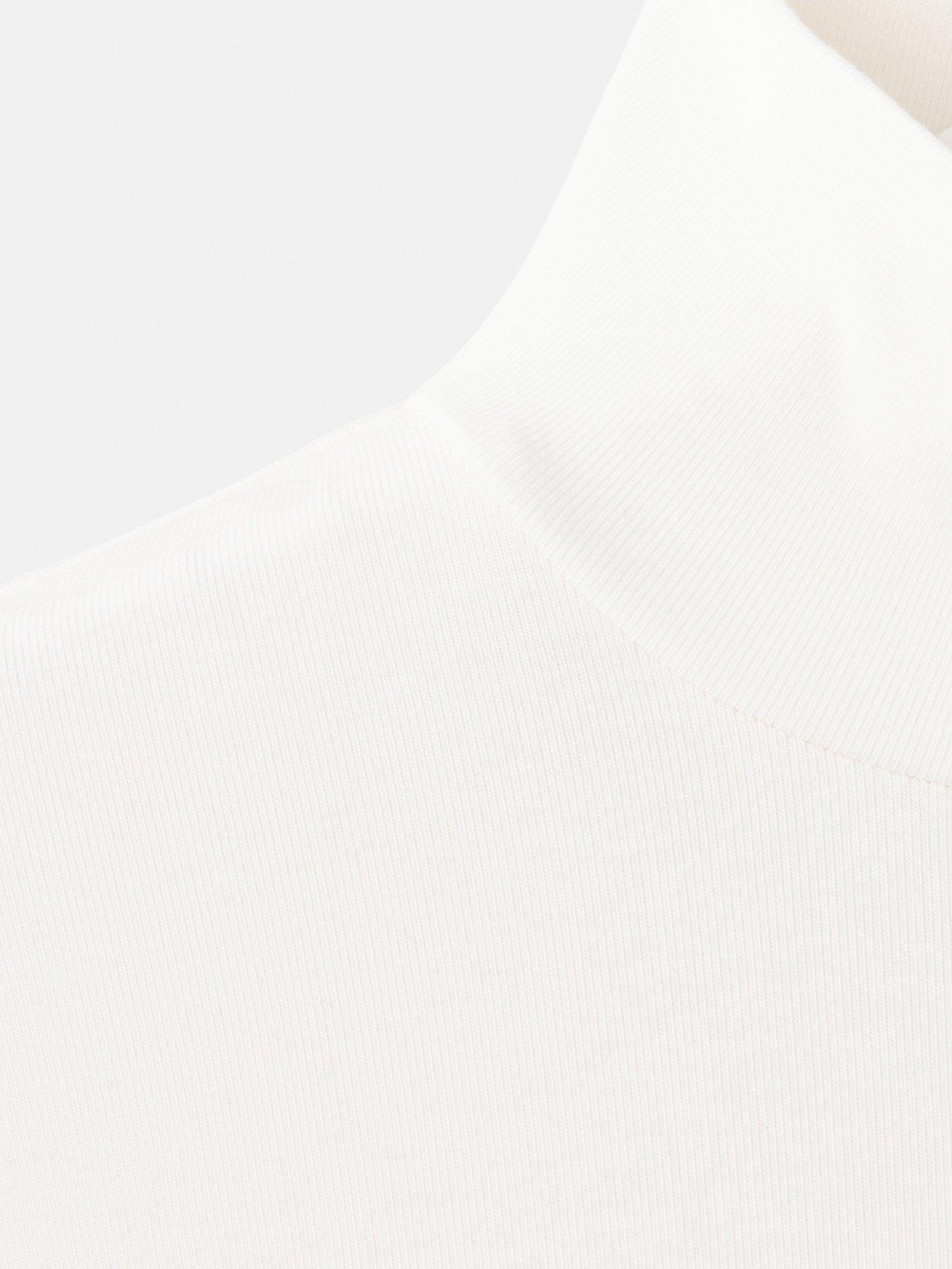 Image 6 of 7 of Mango T-shirt Secondpe