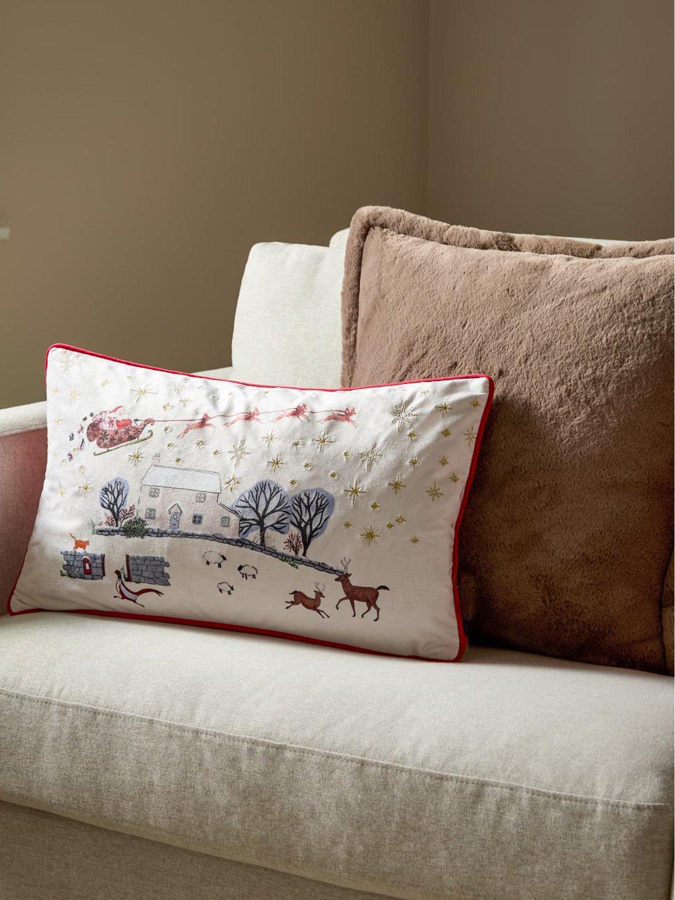 Image 5 of 6 of Furn COTSWOLD CHRISTMAS 30X50 POLYESTER CUSHION CREAM/BURGUNDY