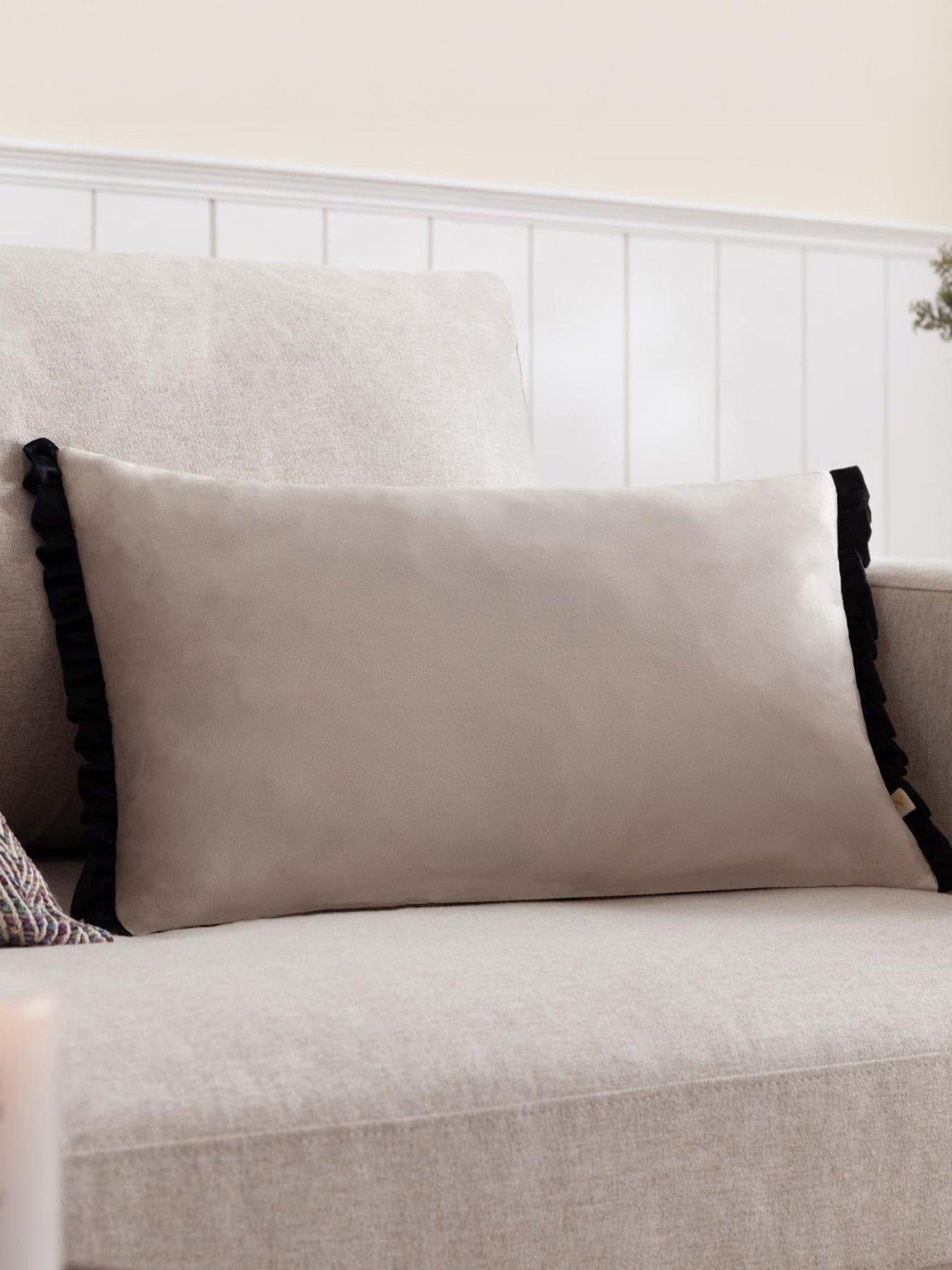 Wylder TILLY 30X50 POLYESTER CUSHION LACE/BLACK