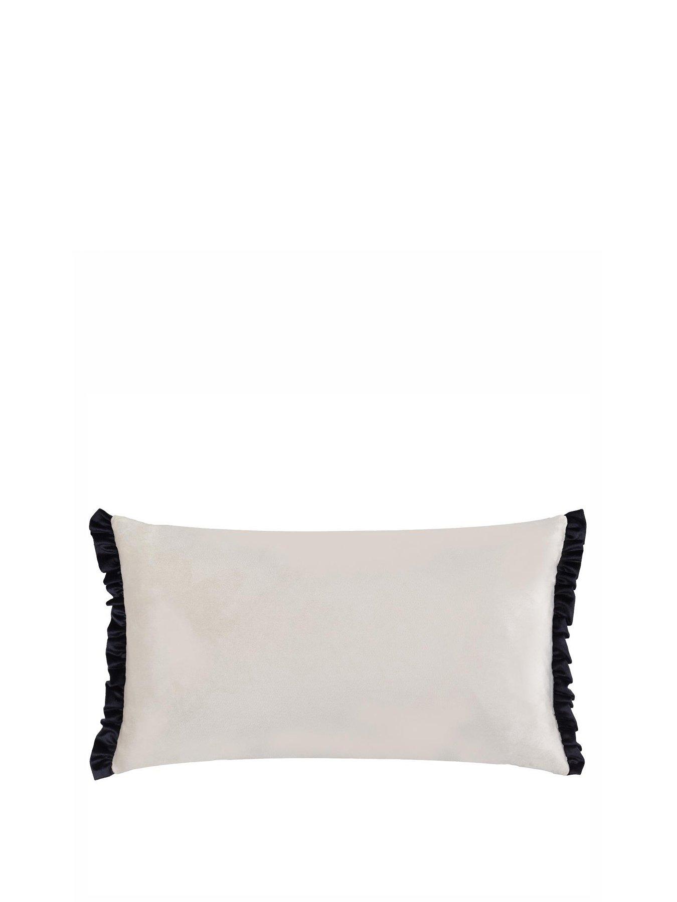 Image 2 of 4 of Wylder TILLY 30X50 POLYESTER CUSHION LACE/BLACK
