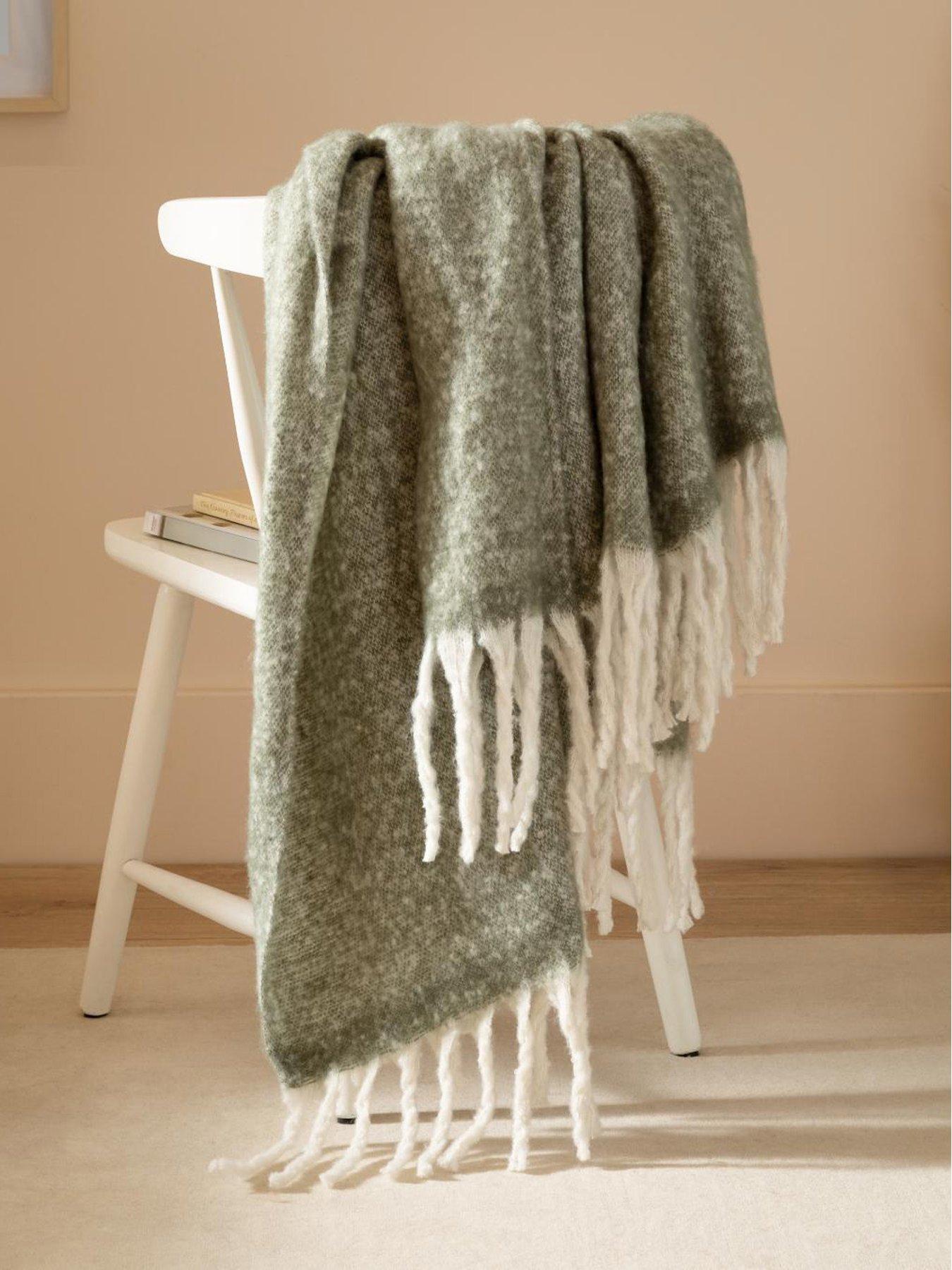Image 1 of 6 of Furn COZY 140x180 THROW GREEN