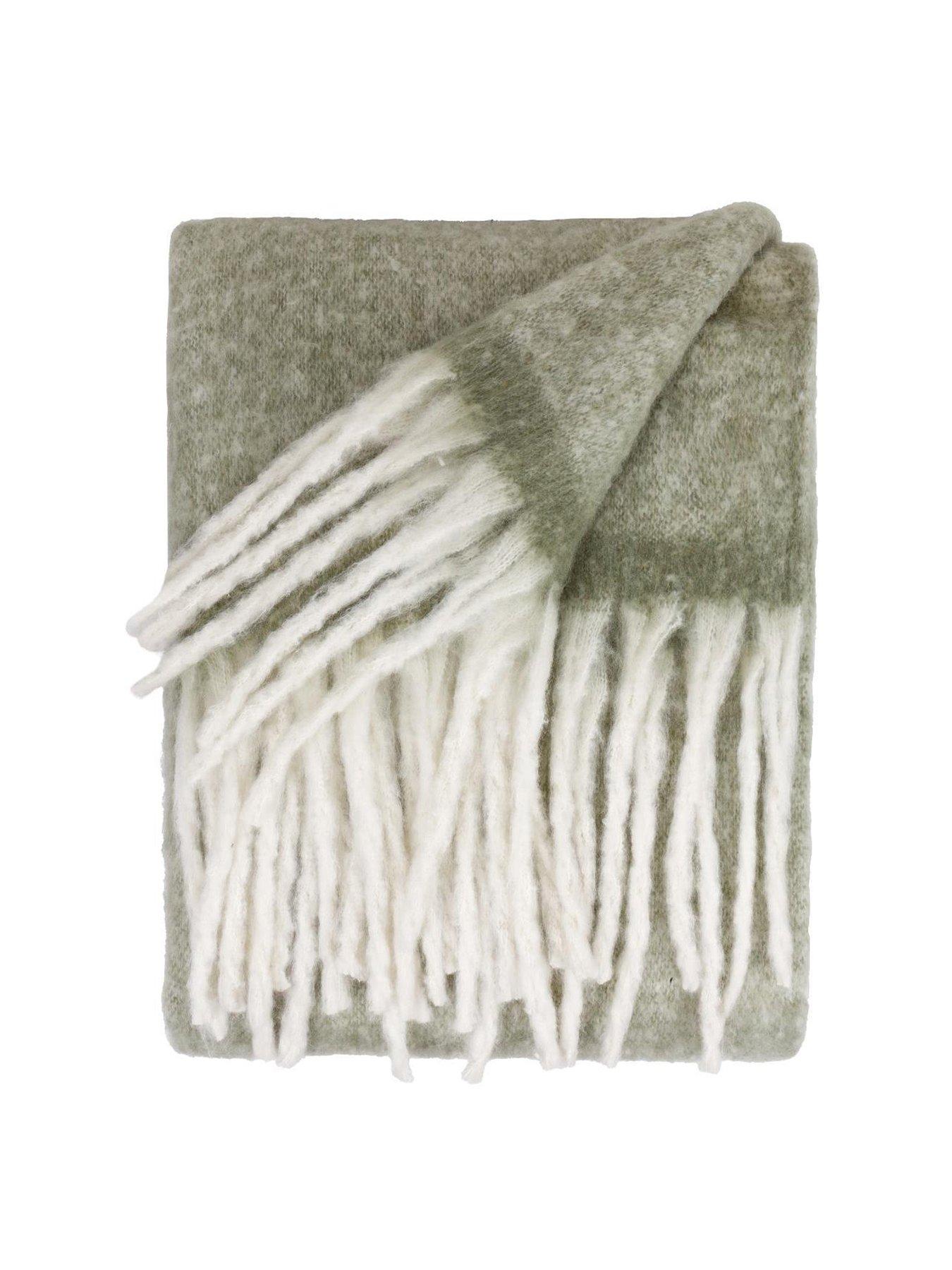 Image 2 of 6 of Furn COZY 140x180 THROW GREEN
