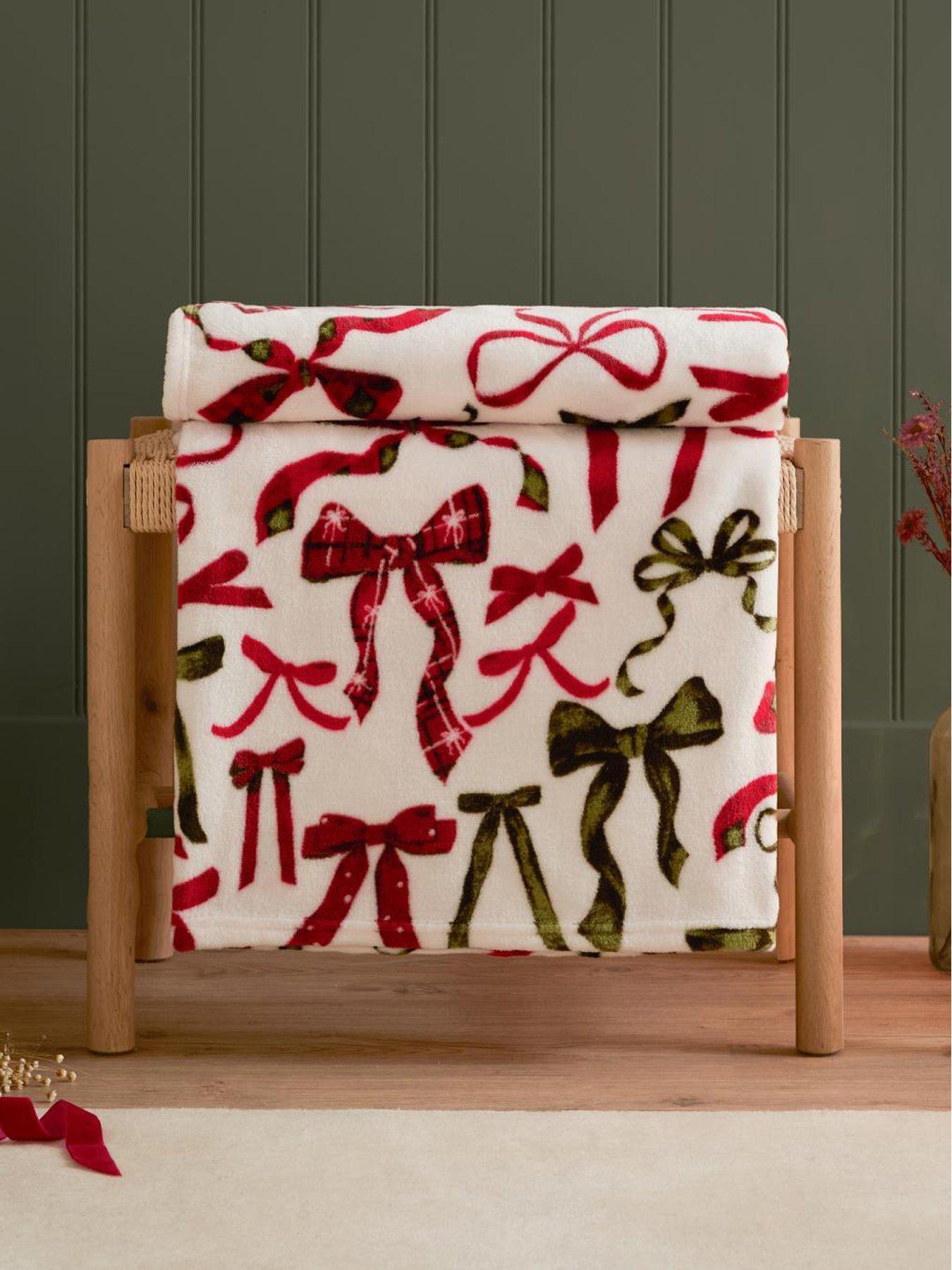 Image 1 of 4 of Furn FESTIVE BOWS 140X180 THROW BERRY/PINE