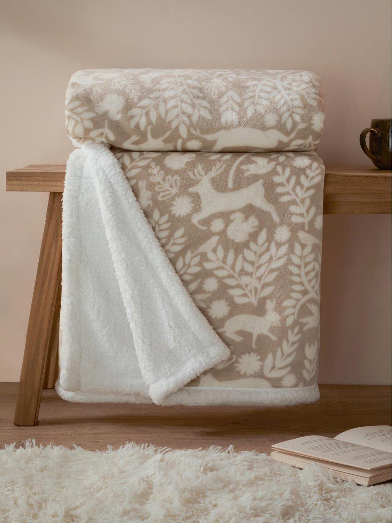 Furn SKANDI WOODLAND SHERPA 140X180 THROW SABLE