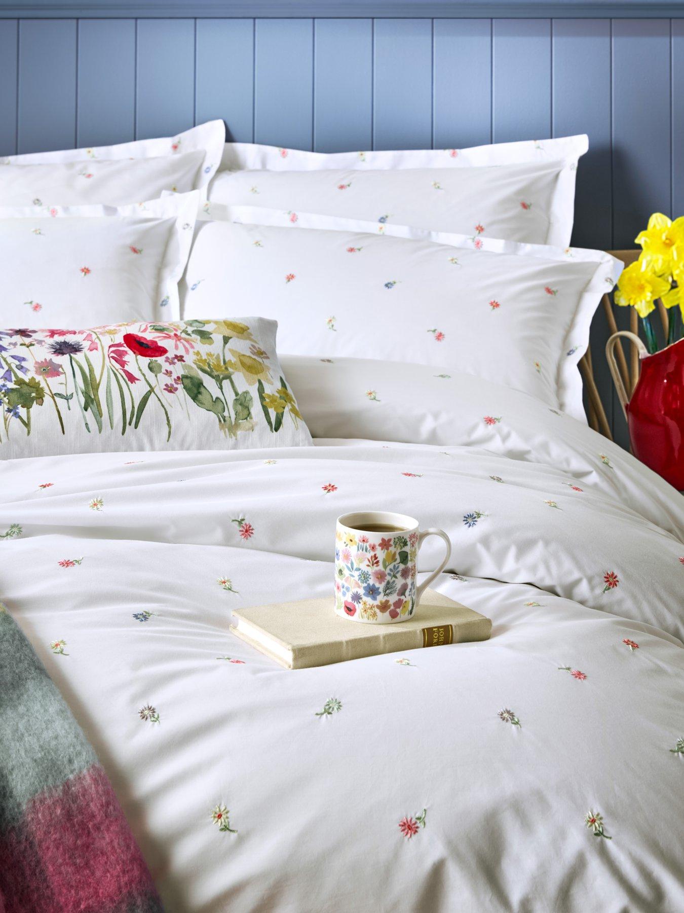 Image 3 of 6 of Bluebellgray Daisy Embroidery Quilt Set
