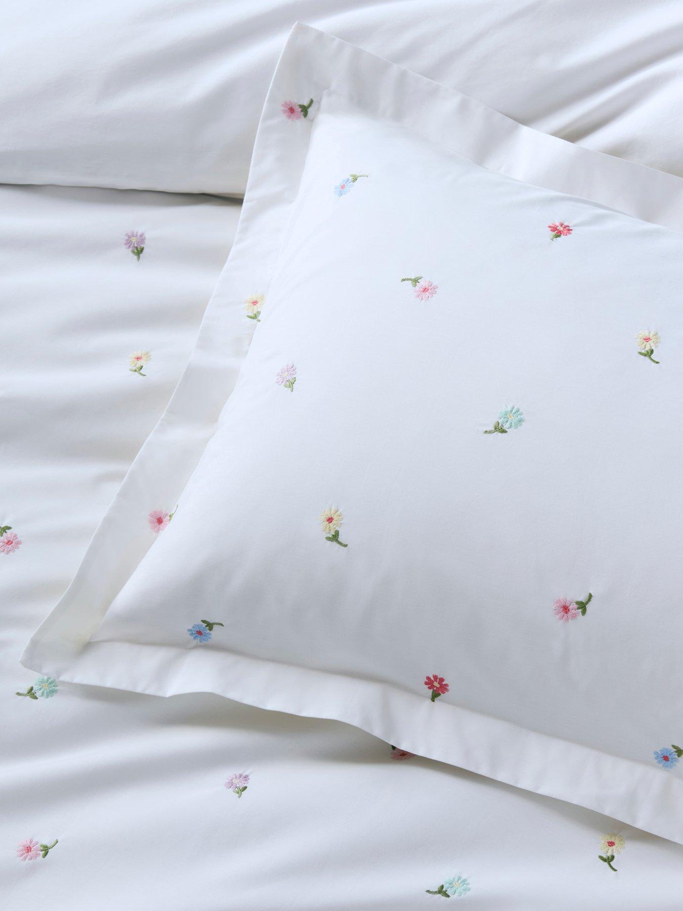Image 4 of 6 of Bluebellgray Daisy Embroidery Quilt Set