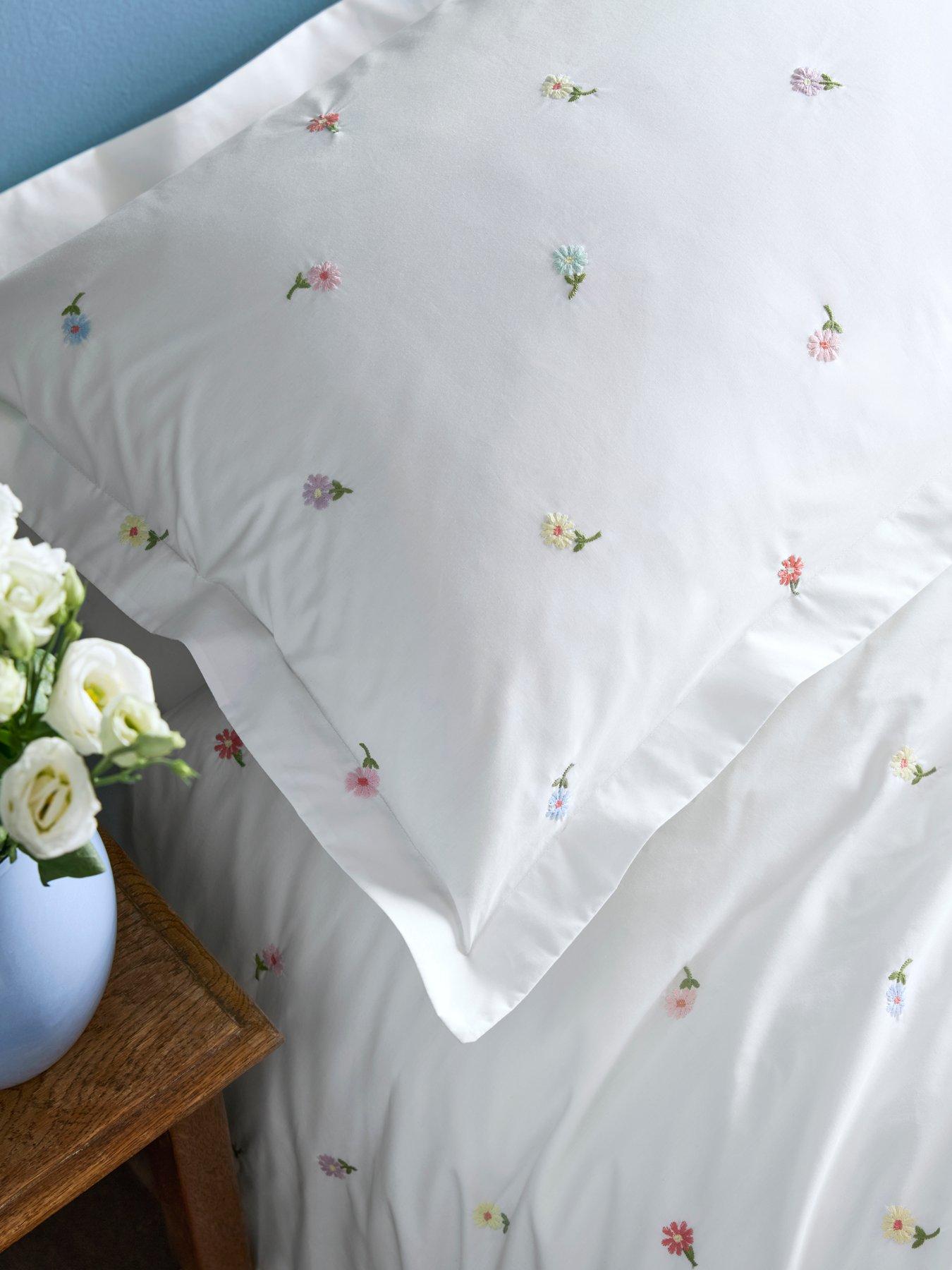 Image 5 of 6 of Bluebellgray Daisy Embroidery Quilt Set