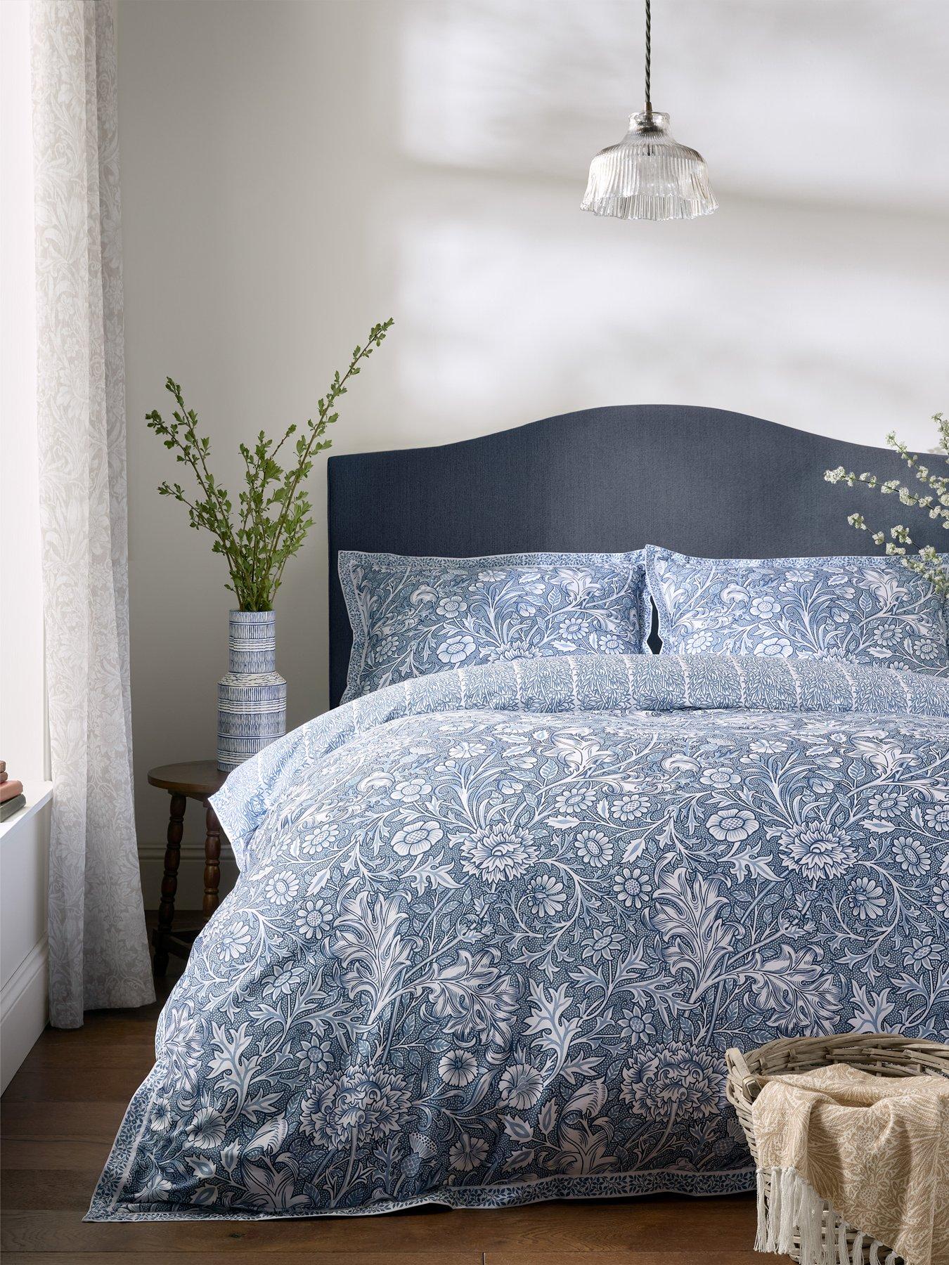 William Morris at Home Frieze Double Bough Quilt Set
