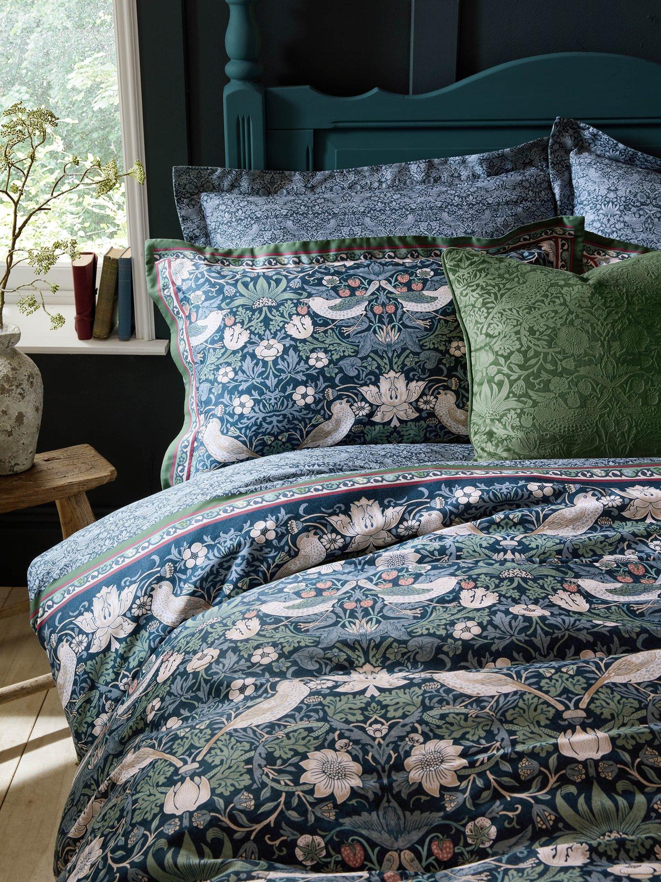 William Morris at Home Midnight Strawberrythief Oxford Pillowcase Pair