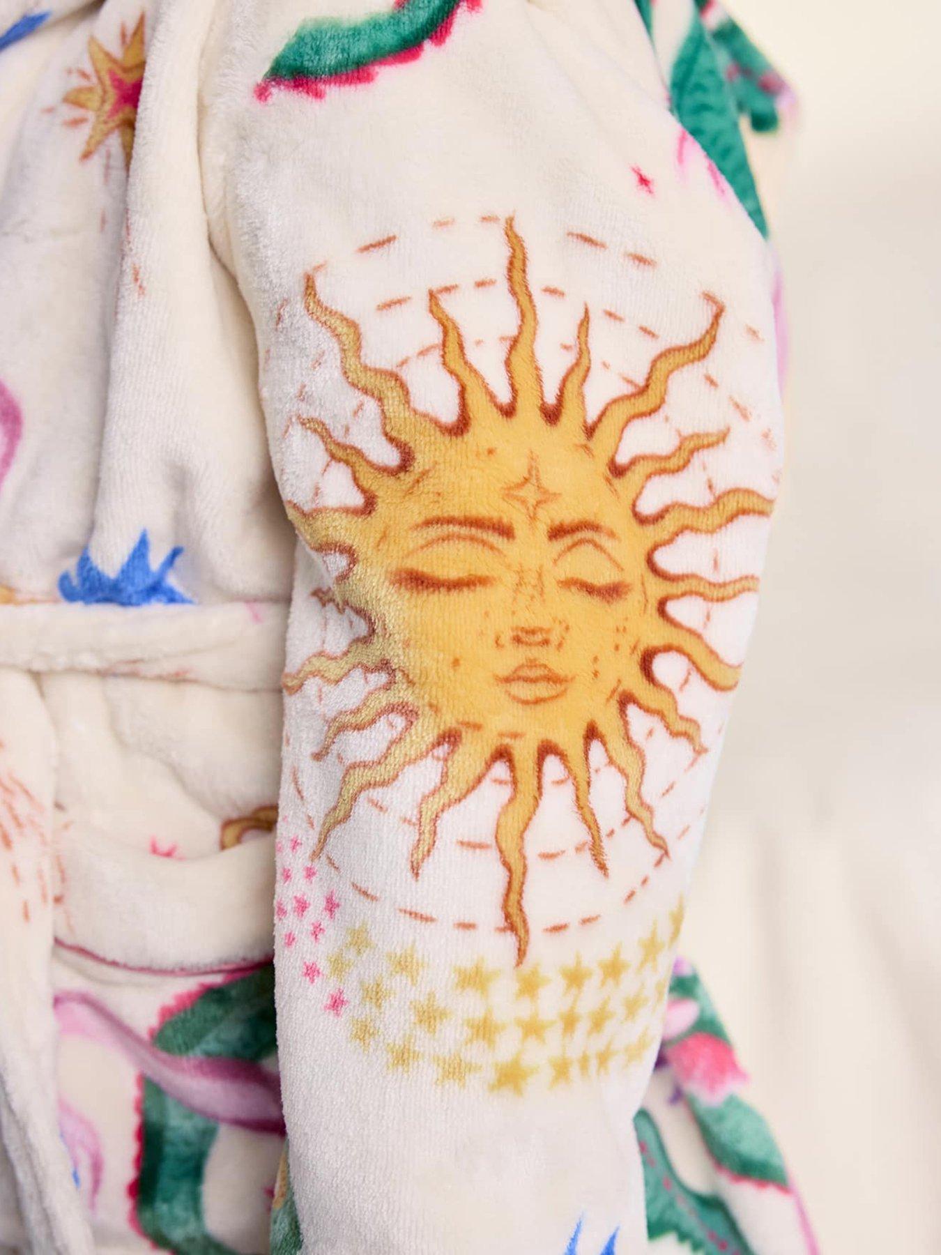 Image 5 of 6 of CHELSEA PEERS Chelsea Peers Kids Fleece Mythical Dragon Print Hooded Dressing Gown - Off White