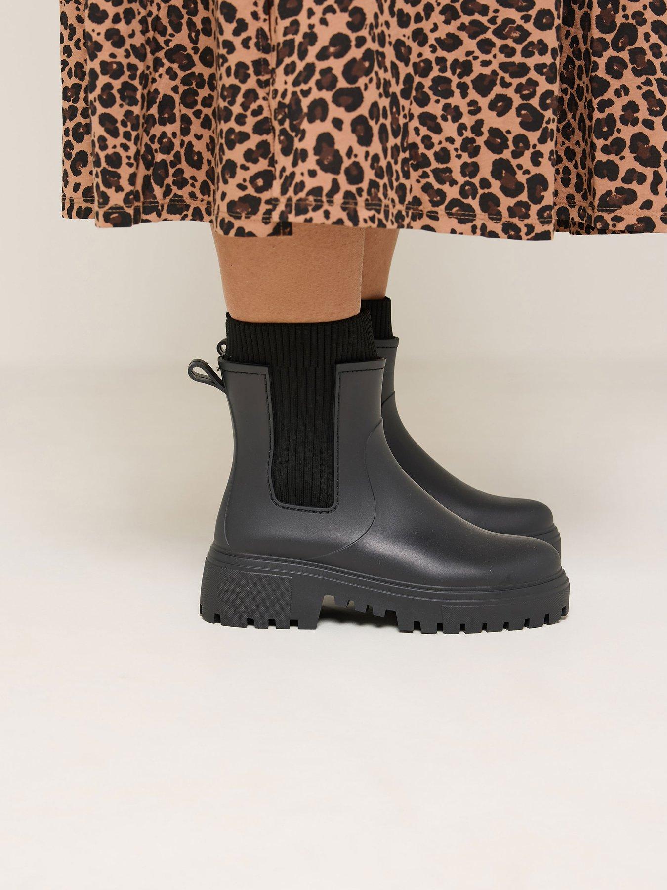 Image 4 of 4 of Yours Womens Ribbed Cuff Chunky Sole Wellington Boots - Black