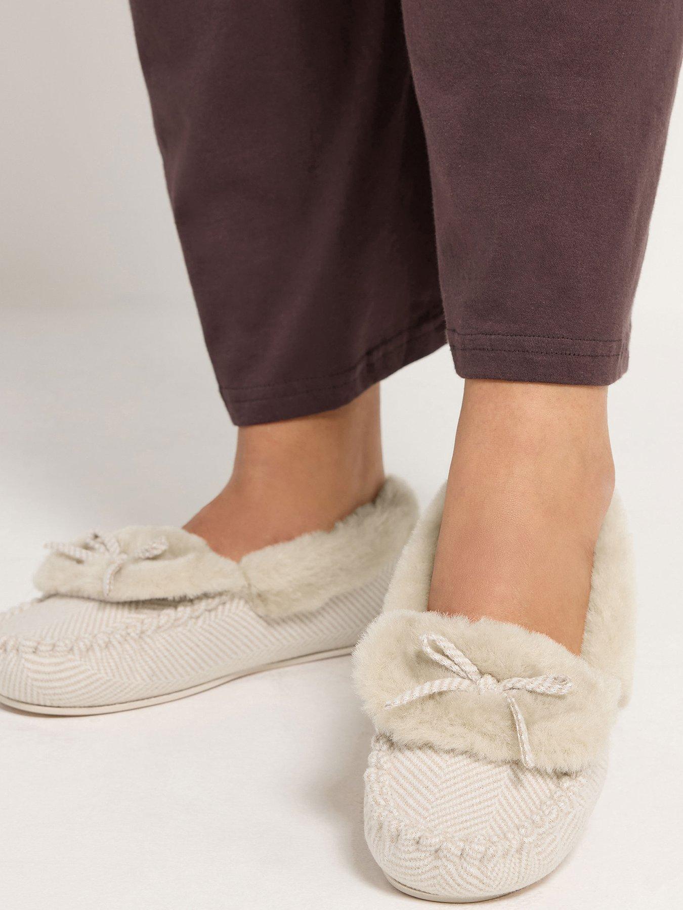 Image 1 of 4 of Yours Womens Bow Detail Faux Fur Moccasin Slippers - Cream