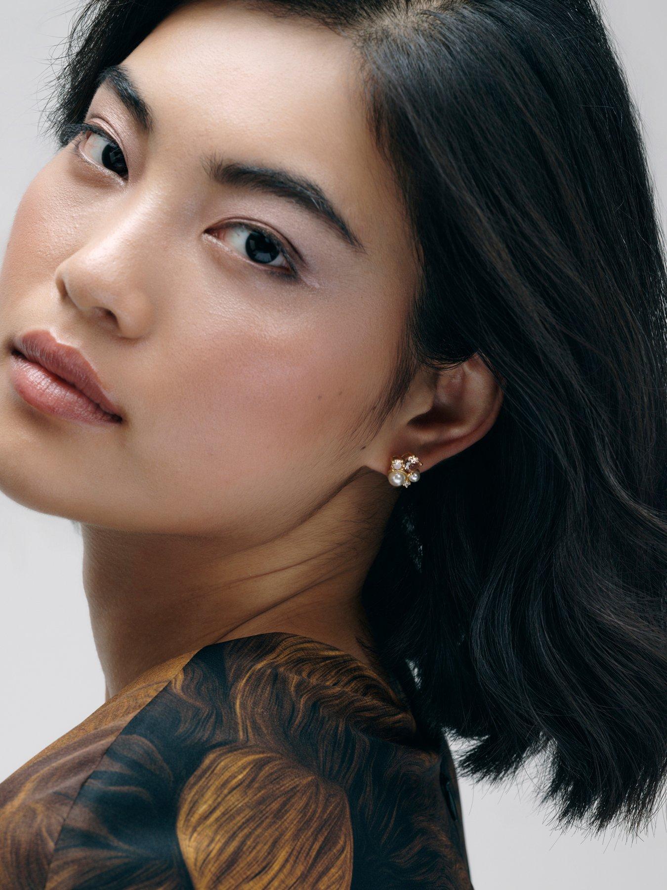 Image 4 of 7 of Cerene OLER: Pearl Shimmer Stud Earrings