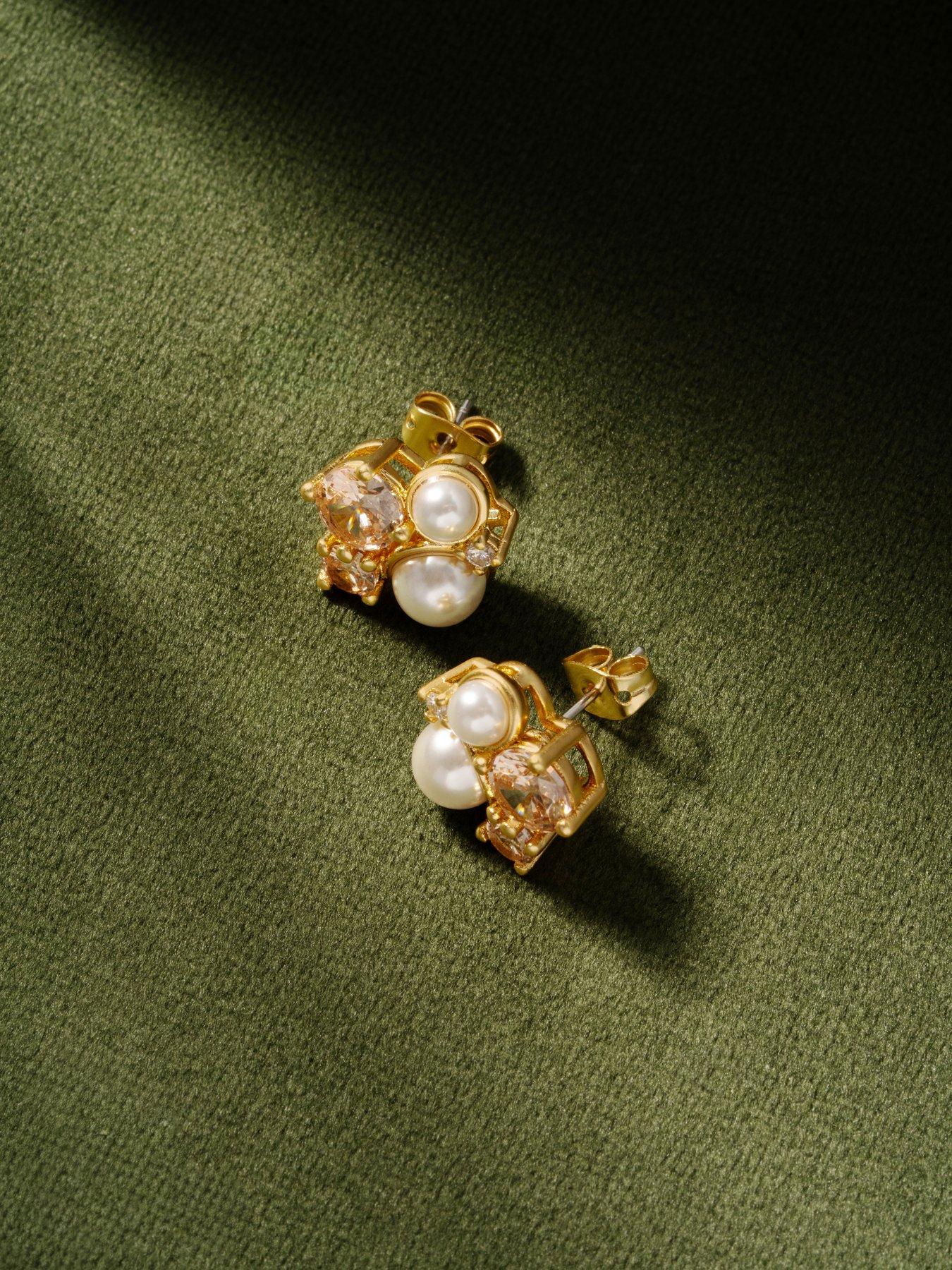 Image 5 of 7 of Cerene OLER: Pearl Shimmer Stud Earrings