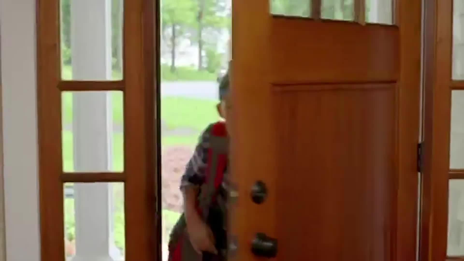 Video of games-hedbanz-picture-guessing-card-gamenbsp