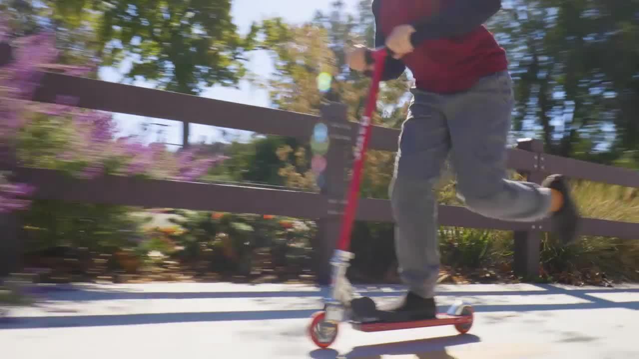 Video of razor-s-sport-scooter-kick-scooter-for-kids-6-pink
